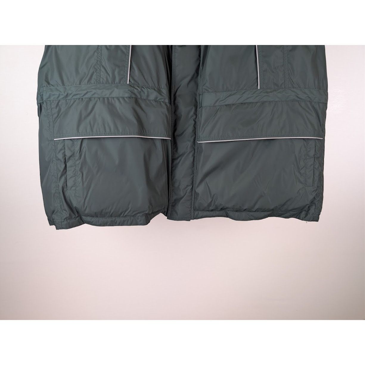 Balenciaga o1rshd1 Mat Nylon Wrap Gilet in Cypress Green Size US M / EU 48-50 / 2 - 3 Thumbnail