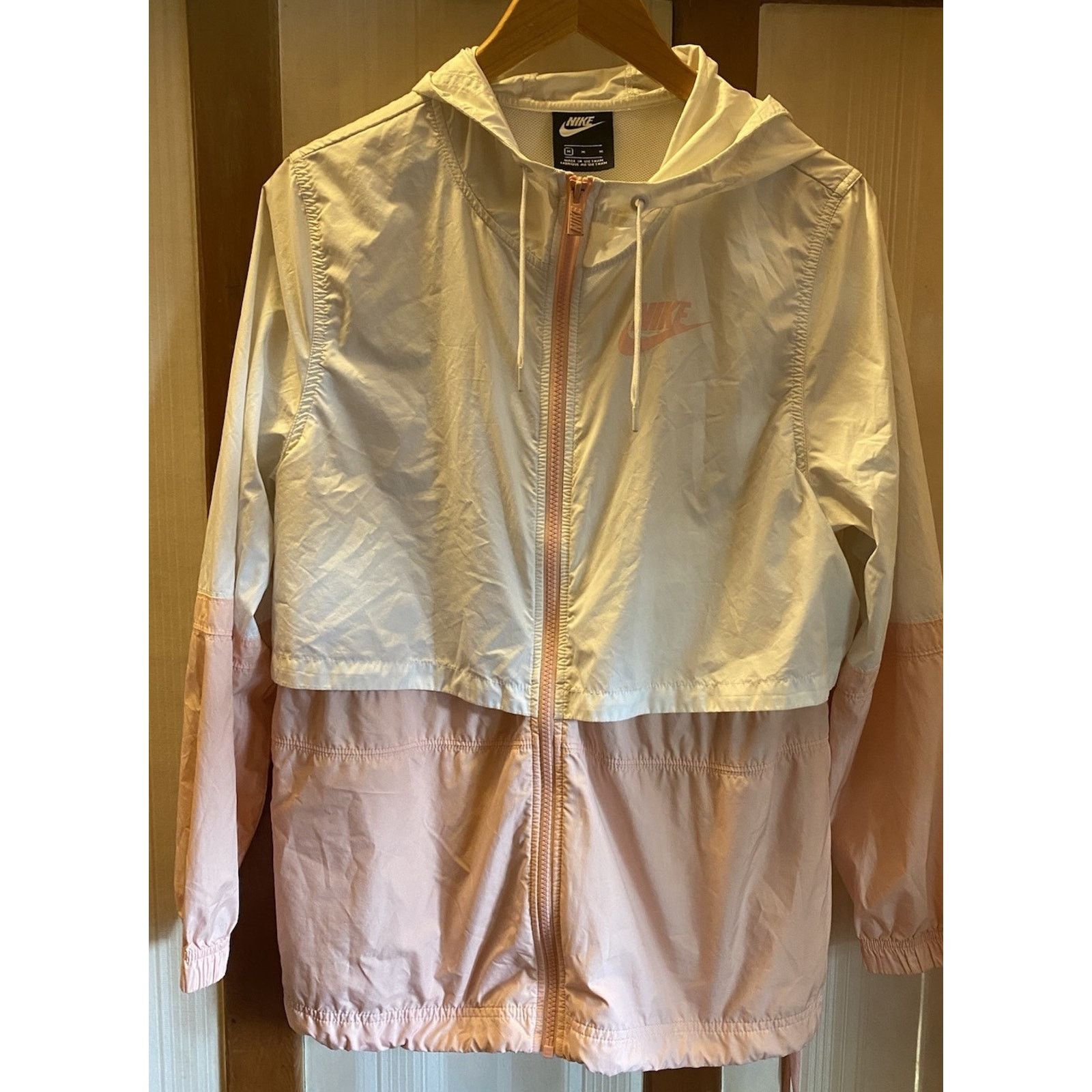 Nike Nike Soft Light Wind Jacket Hood Vented Women’s Medium Pink Size M / US 6-8 / IT 42-44 - 1 Thumbnail