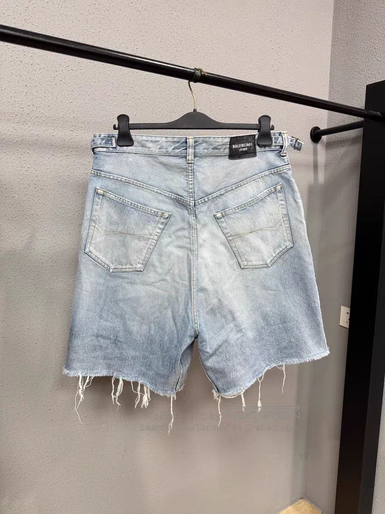 Balenciaga Balenciaga size M Cut and Washed Fringe Denim Shorts Size US 27 - 2 Thumbnail