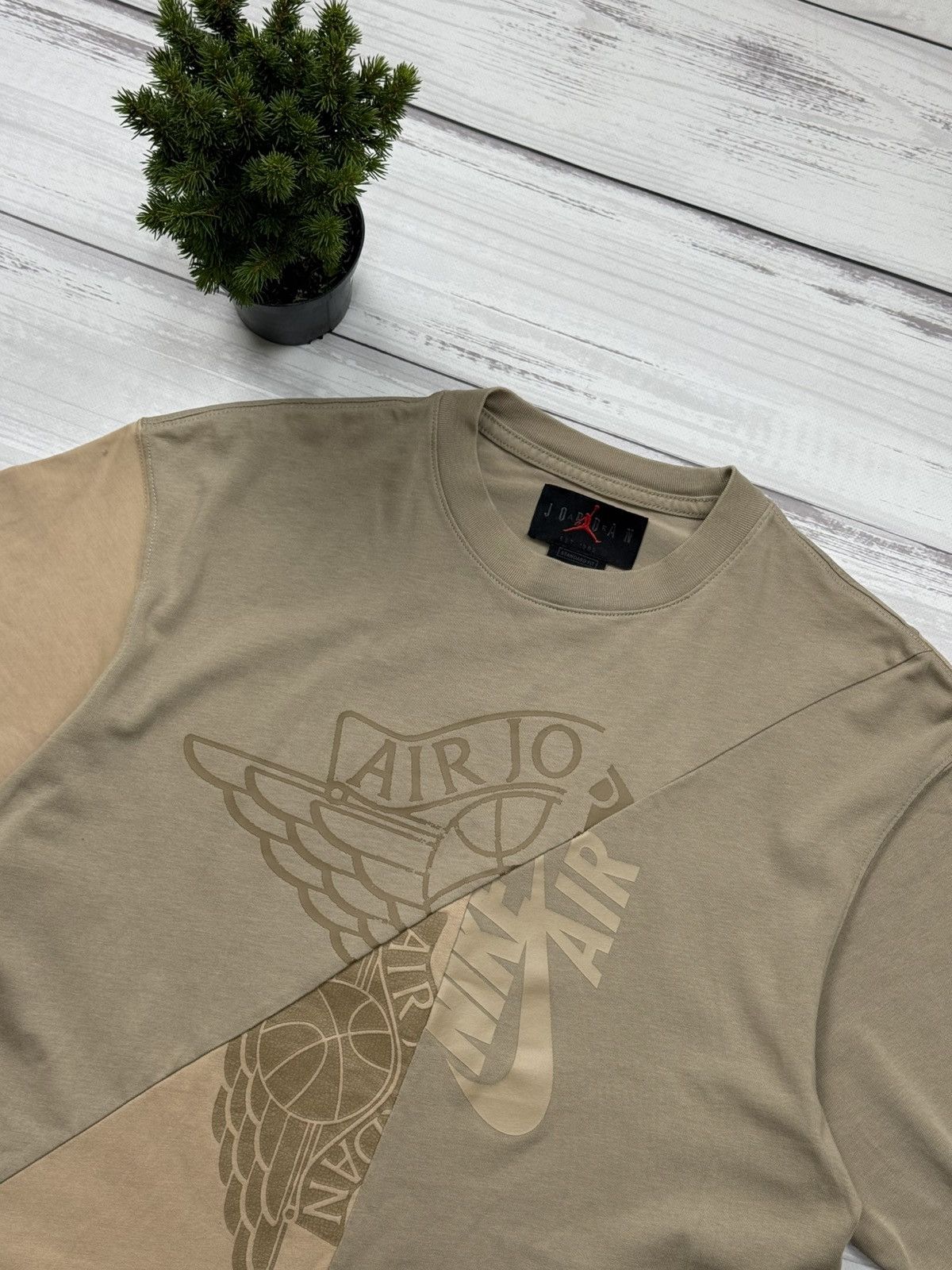 Nike × Travis Scott Travis Scott x Jordan Cactus Jack T-Shirt Beige Size US M / EU 48-50 / 2 - 3 Thumbnail