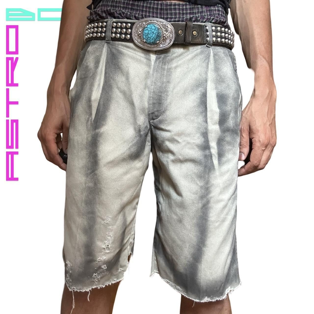 Lee ASTROBOI* GRUNGE TAN PLEATED SHORTS W/ BLK PAINT _ 32" Size US 32 / EU 48 - 2 Thumbnail