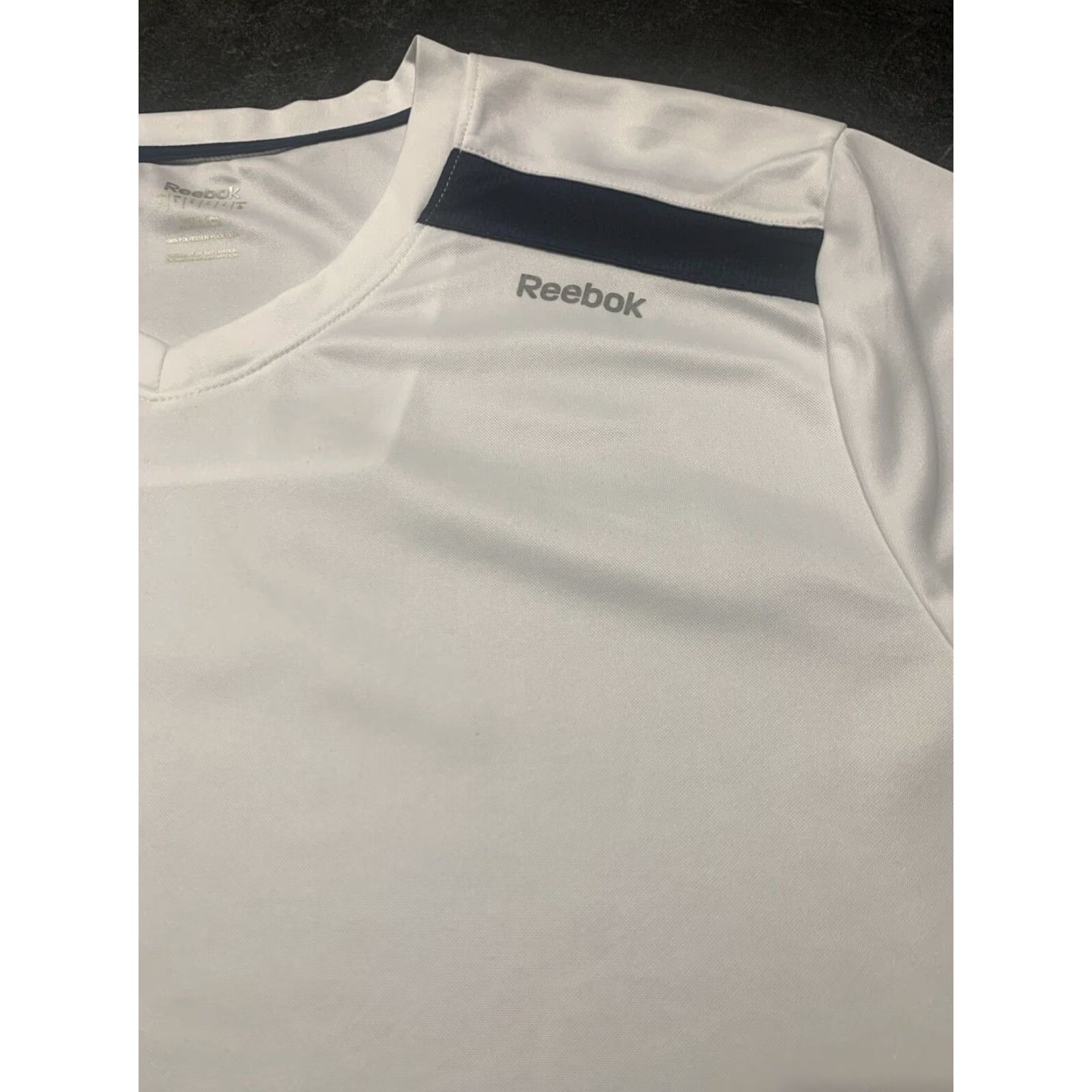 Reebok VINTAGE Reebok Athletic V-Neck T-Shirt White Men's Large Activewear Size US L / EU 52-54 / 3 - 3 Thumbnail