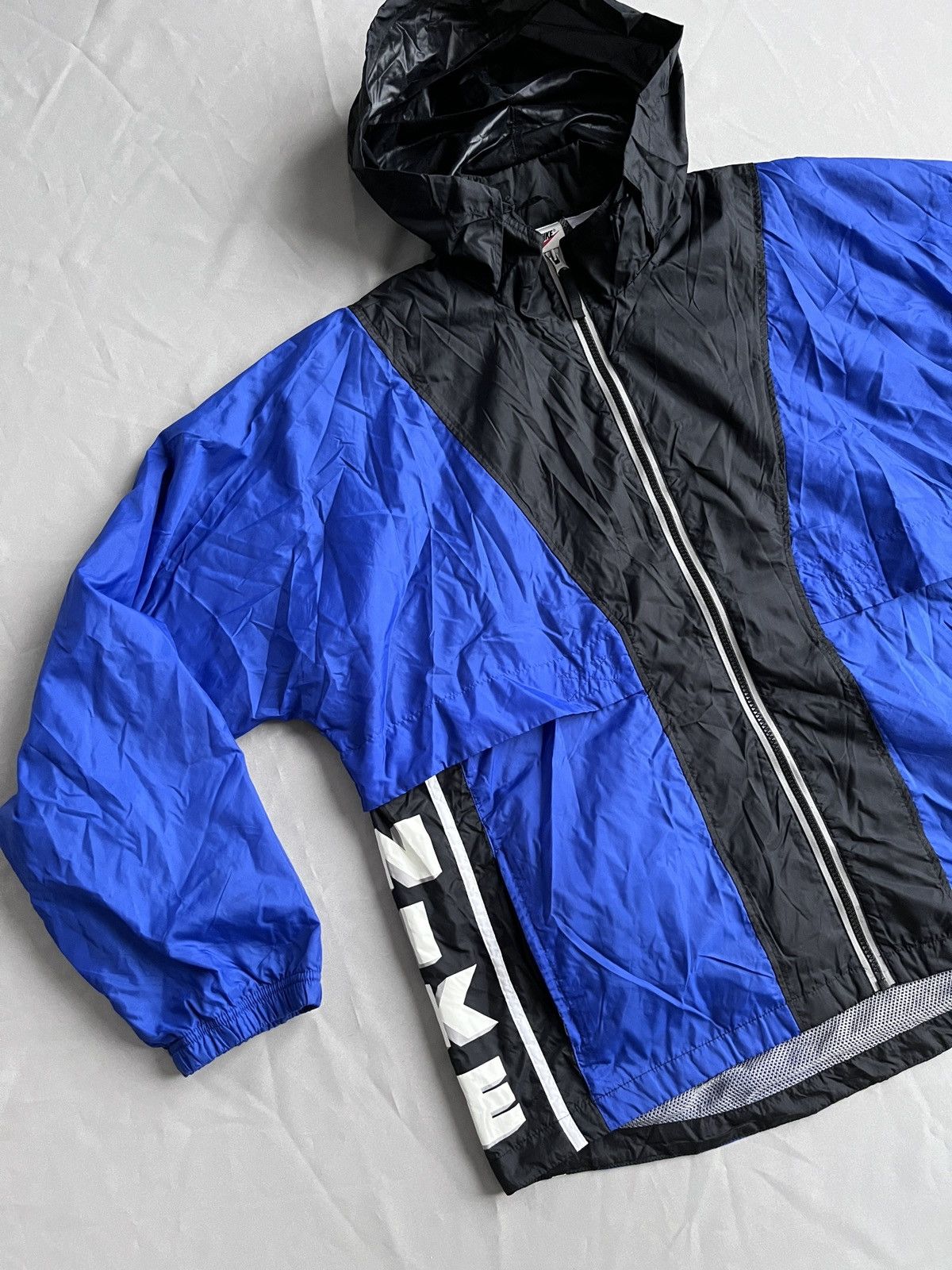 Nike Nike 90's Vintage Blue Light Windbreaker Big Logo Jacket Size US XL / EU 56 / 4 - 4 Thumbnail