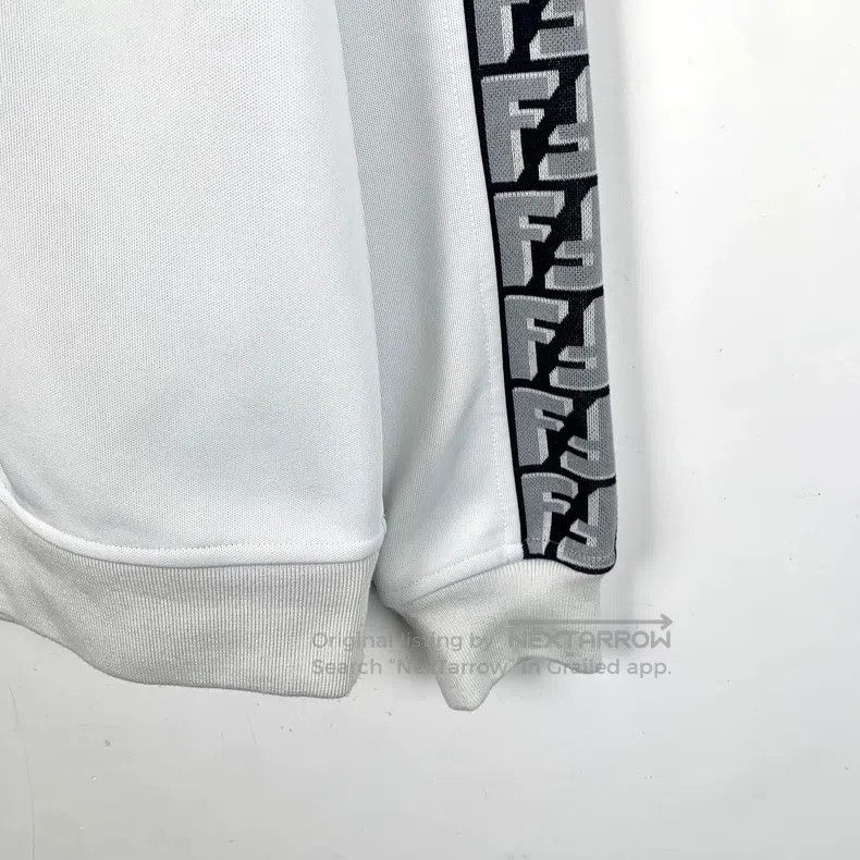 Fendi Fendi White side logo letter inlay round neck long sleeve Size US XS / EU 42 / 0 - 5 Thumbnail