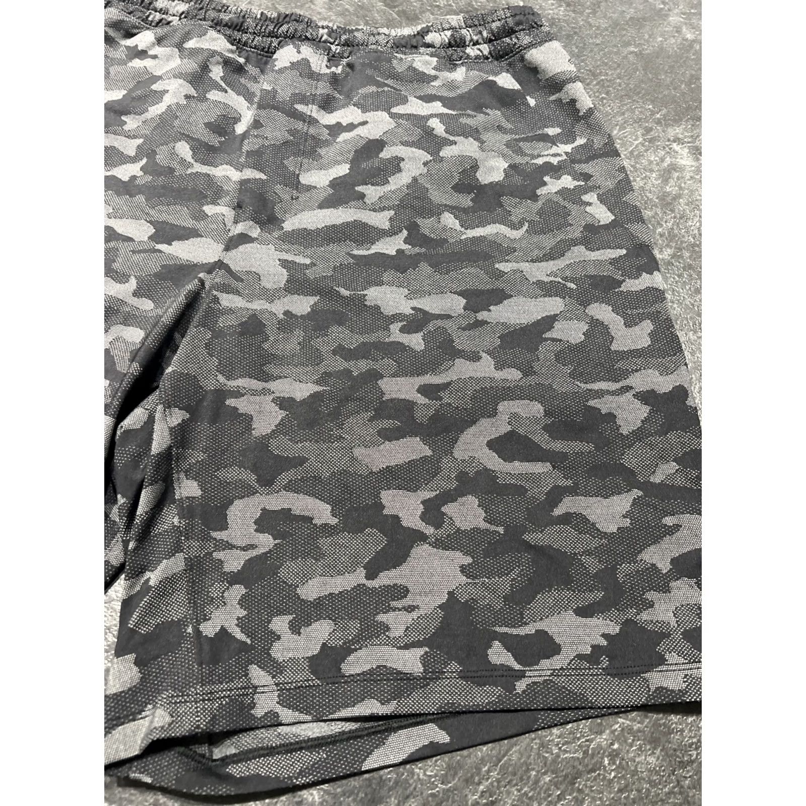 Lululemon Lululemon Mens XL Ventegated Camo Pace Breaker Lined Shorts Size US 36 / EU 52 - 3 Thumbnail