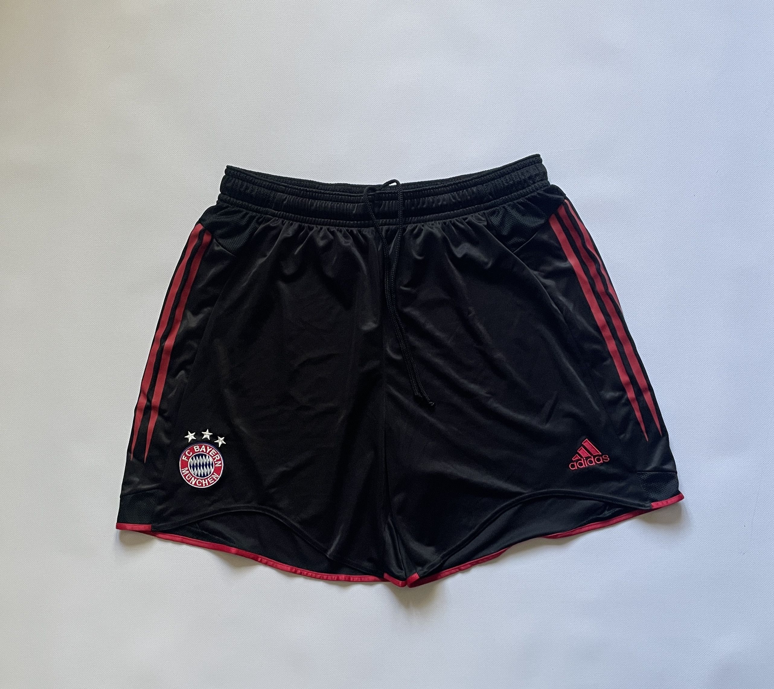 Adidas Bayern Munich Vintage 2005 2006 Football Soccer Shorts Size US 38 / EU 54 - 1 Thumbnail