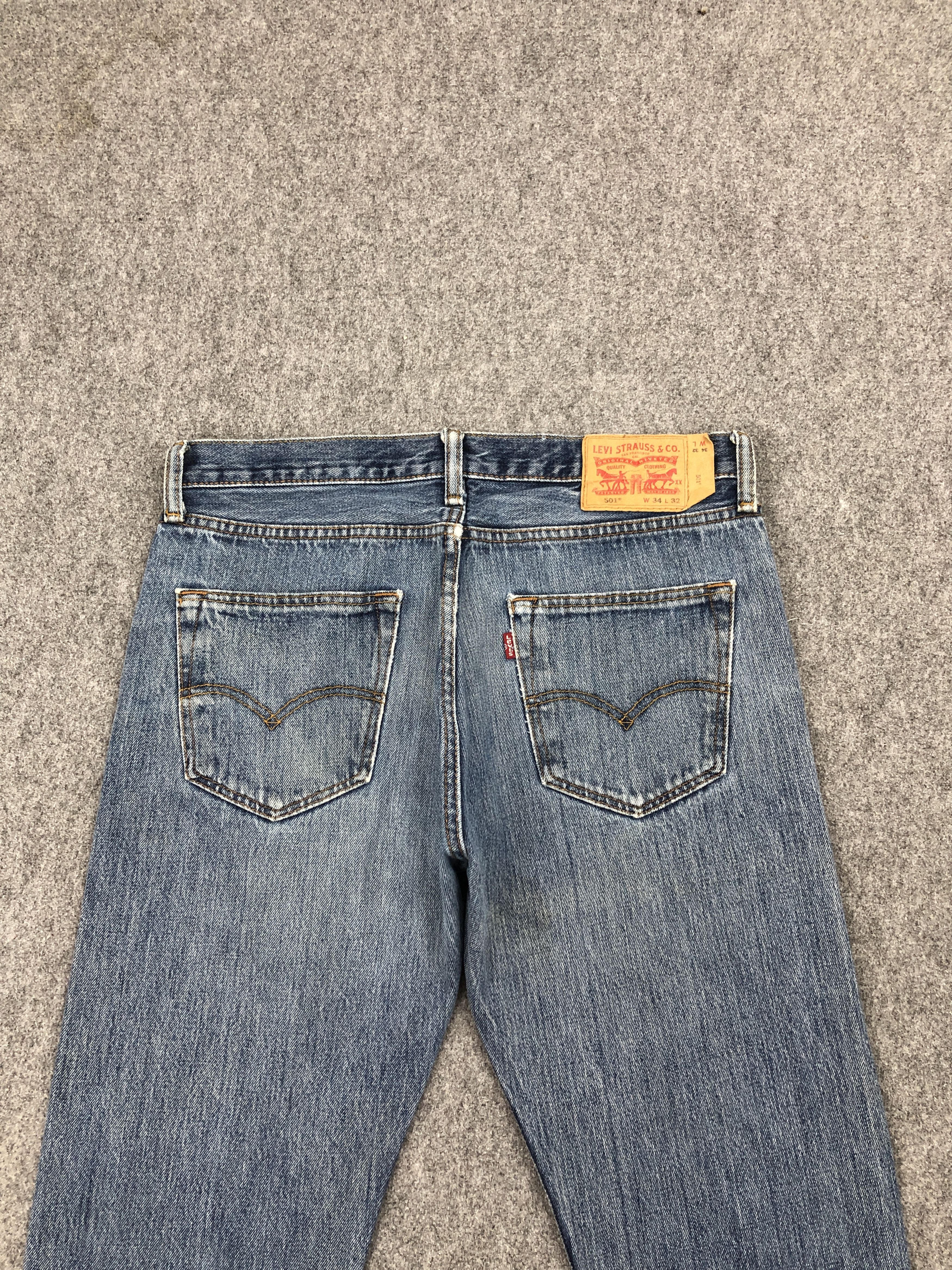 Levi's × Vintage Distressed Vintage Levi's 501 Blue Denim Jeans Size US 32 / EU 48 - 4 Thumbnail