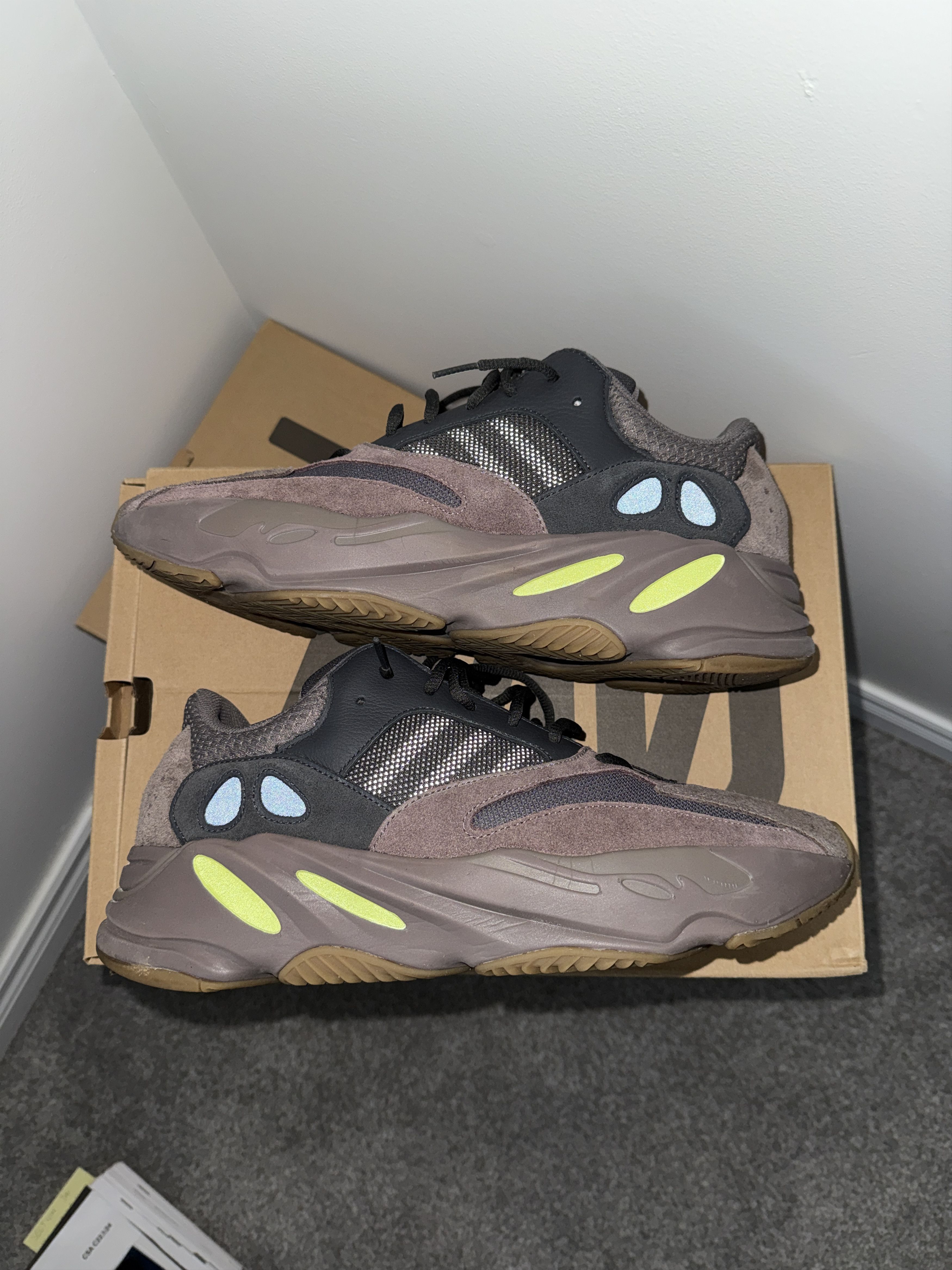 Adidas × Kanye West Yeezy Boost 700 Mauve Size US 11.5 / EU 44-45 - 4 Thumbnail