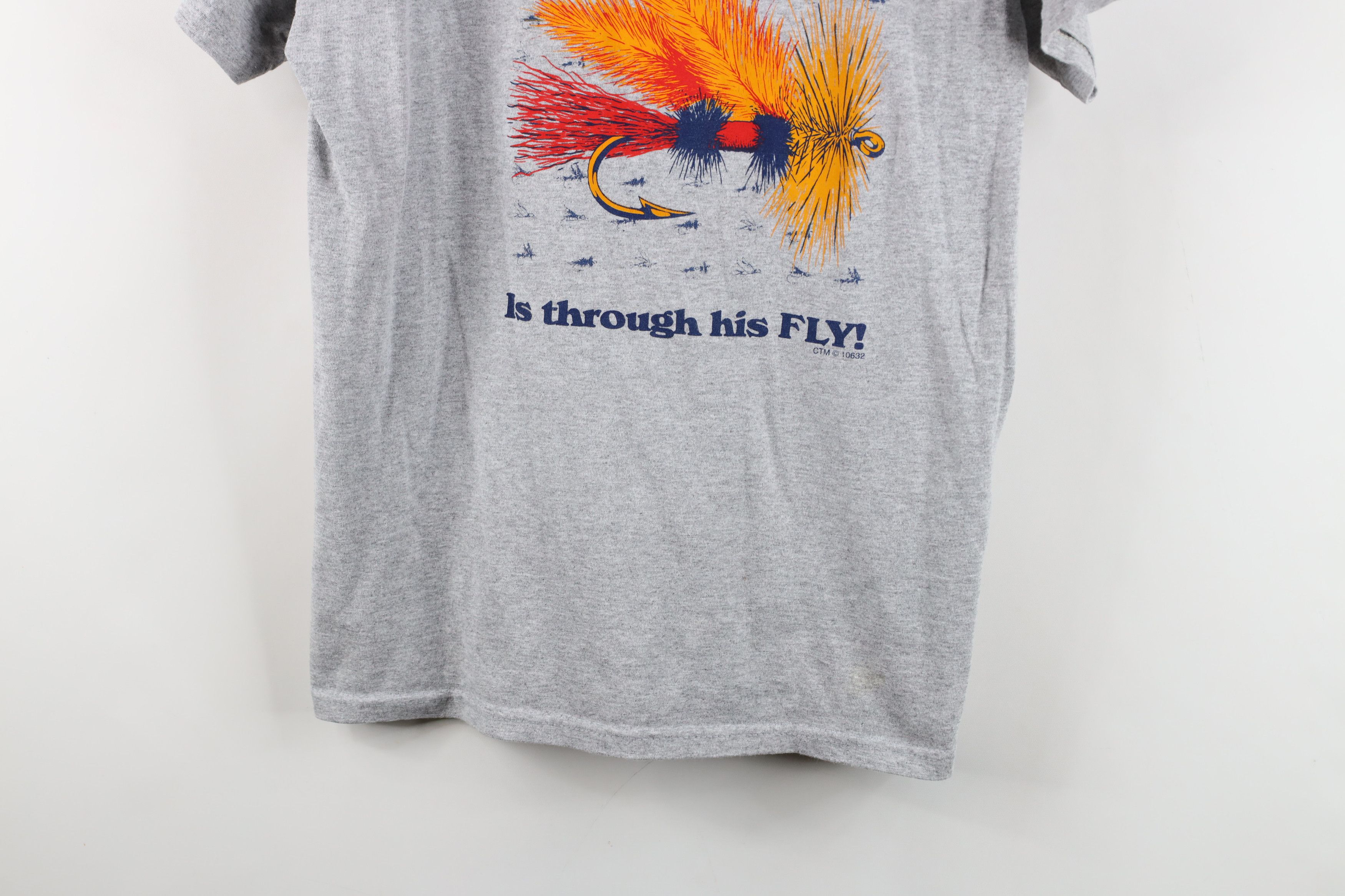 Vintage Vintage 90s To A Fishermans Heart Is Through His Fly T-Shirt Size US M / EU 48-50 / 2 - 3 Thumbnail