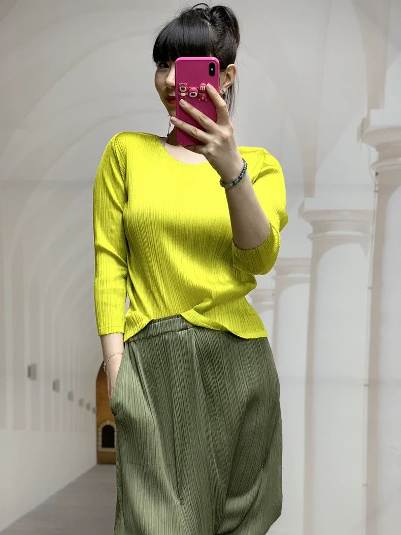 Other Issey Miyake Golden-green pleated top Size XS / US 0-2 / IT 36-38 - 1 Thumbnail