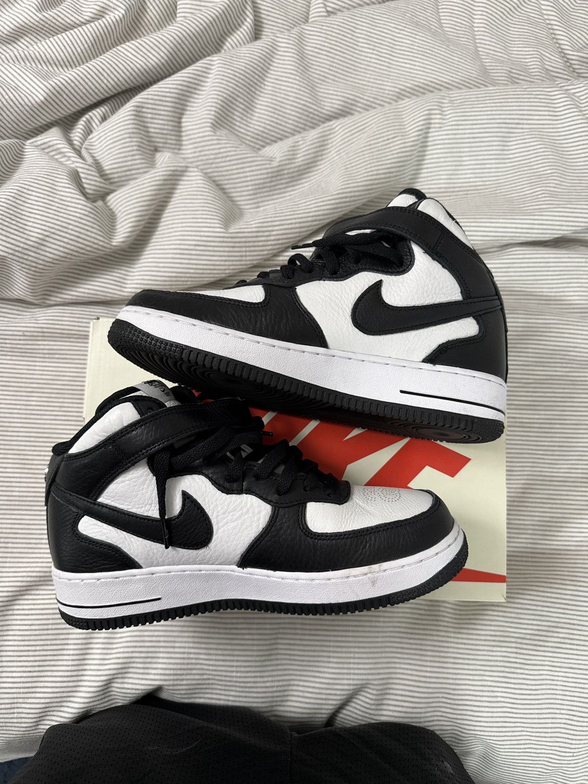 Nike × Stussy Stussy Nike Air Force 1 Mid Size US 7 / EU 40 - 2 Thumbnail