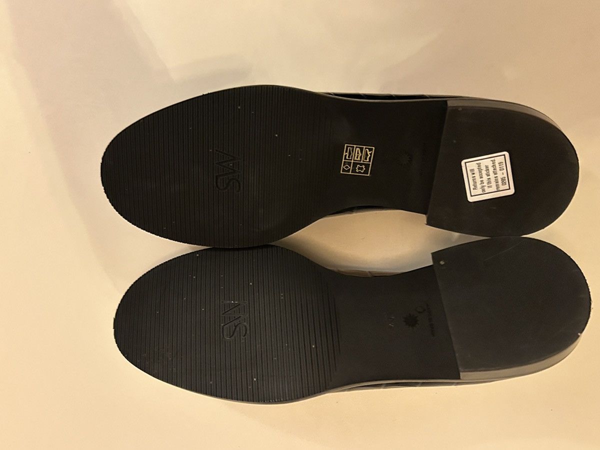 Stuart Weitzman STUART WEITZMAN NAVY CROC LOAFERS Size US 9.5 / IT 39.5 - 2 Thumbnail