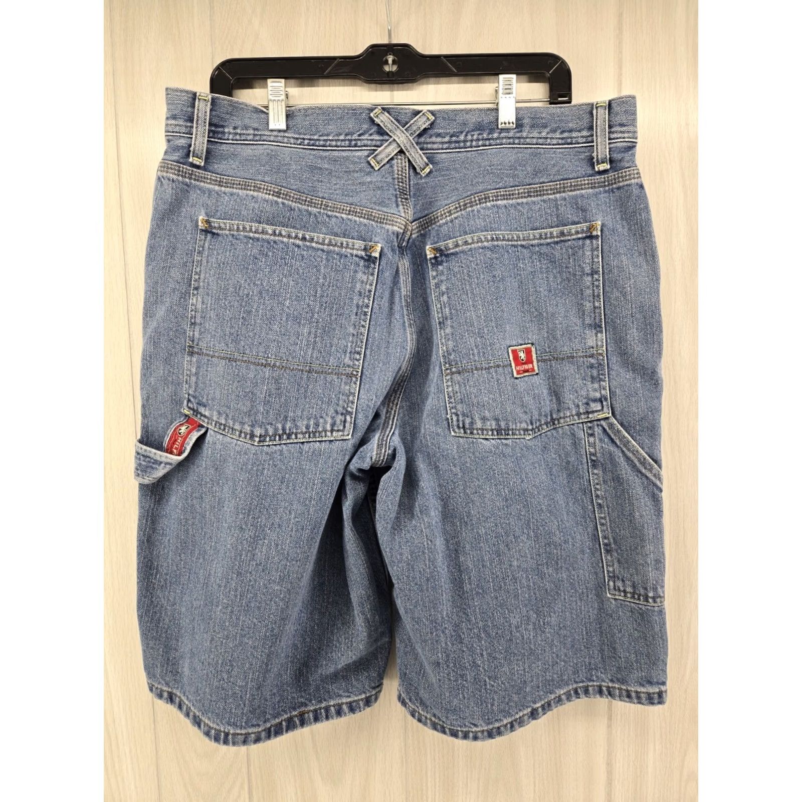Tommy Hilfiger VINTAGE Tommy Hilfiger Denim Shorts Baggy Carpenter Mens 36 Blue 5-Pocket Design Regular Relaxed Baggy Fun American Hip Hop Y2K Casual Workwear Size US 36 / EU 52 - 2 Thumbnail