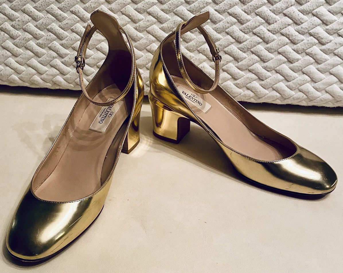 Valentino VALENTINO GARAVANI 🇮🇹 Tan-go Metallic Gold Leather Pumps 37 Size US 7 / IT 37 - 3 Thumbnail