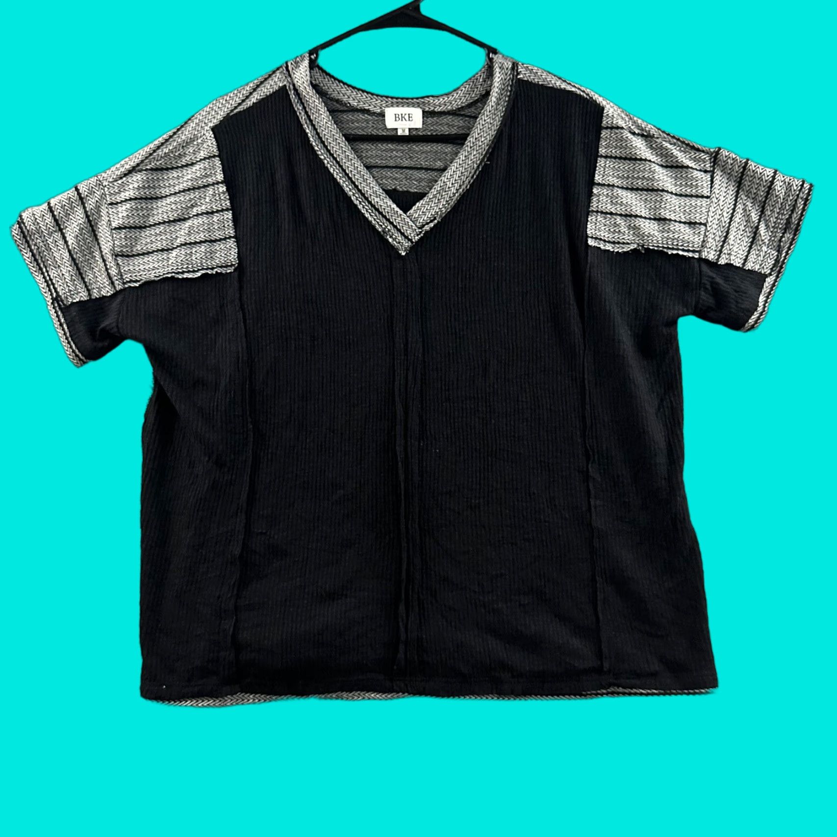 BKE BKE Womens Top Multicolor Short Sleeve V-Neck Rayon Blend Pieced Edge Top M Medium Size M / US 6-8 / IT 42-44 - 1 Thumbnail