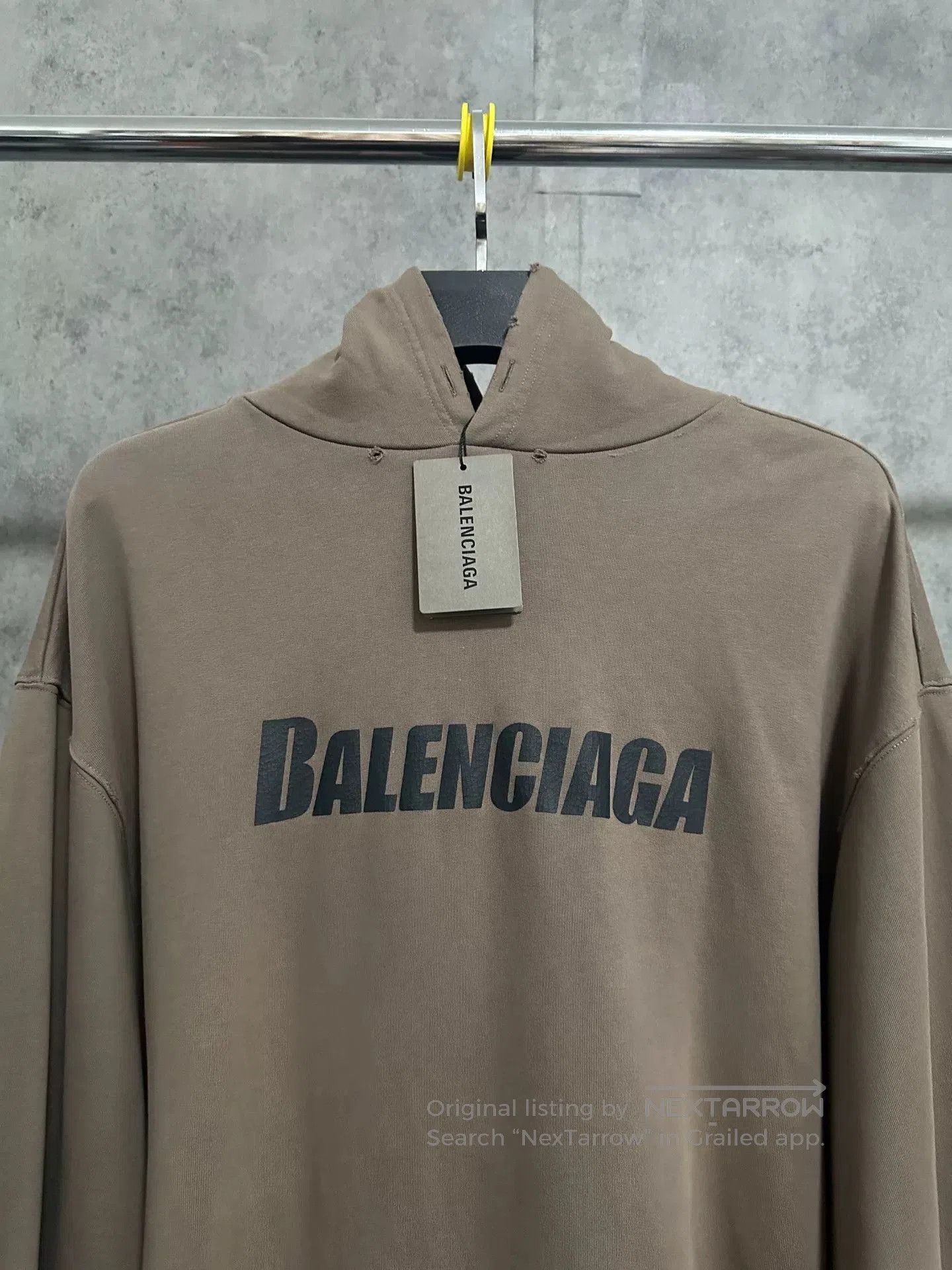 Balenciaga balenciaga letter logo hoodie in khaki. Size US XXS / EU 40 - 1 Thumbnail