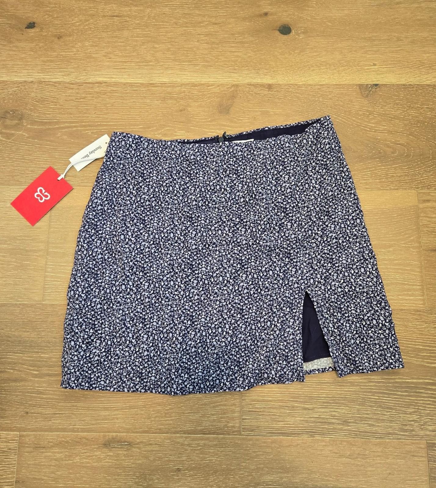 Aritzia NWT Aritzia Sunday Best Tatiana Mini Skirt Size 32" / US 10 / IT 46 - 1 Thumbnail