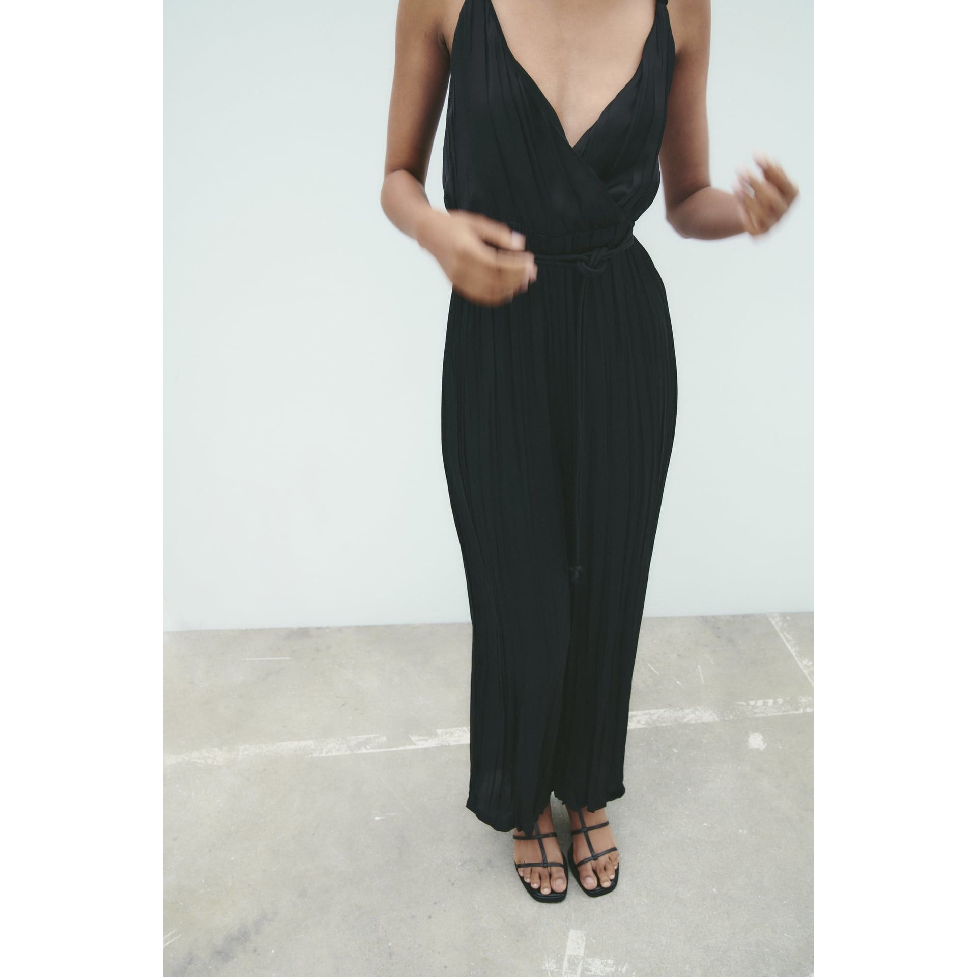 Zara Zara Black Silky V-Neck Jumpsuit With Belt Size 27" / US 4 / IT 40 - 2 Thumbnail