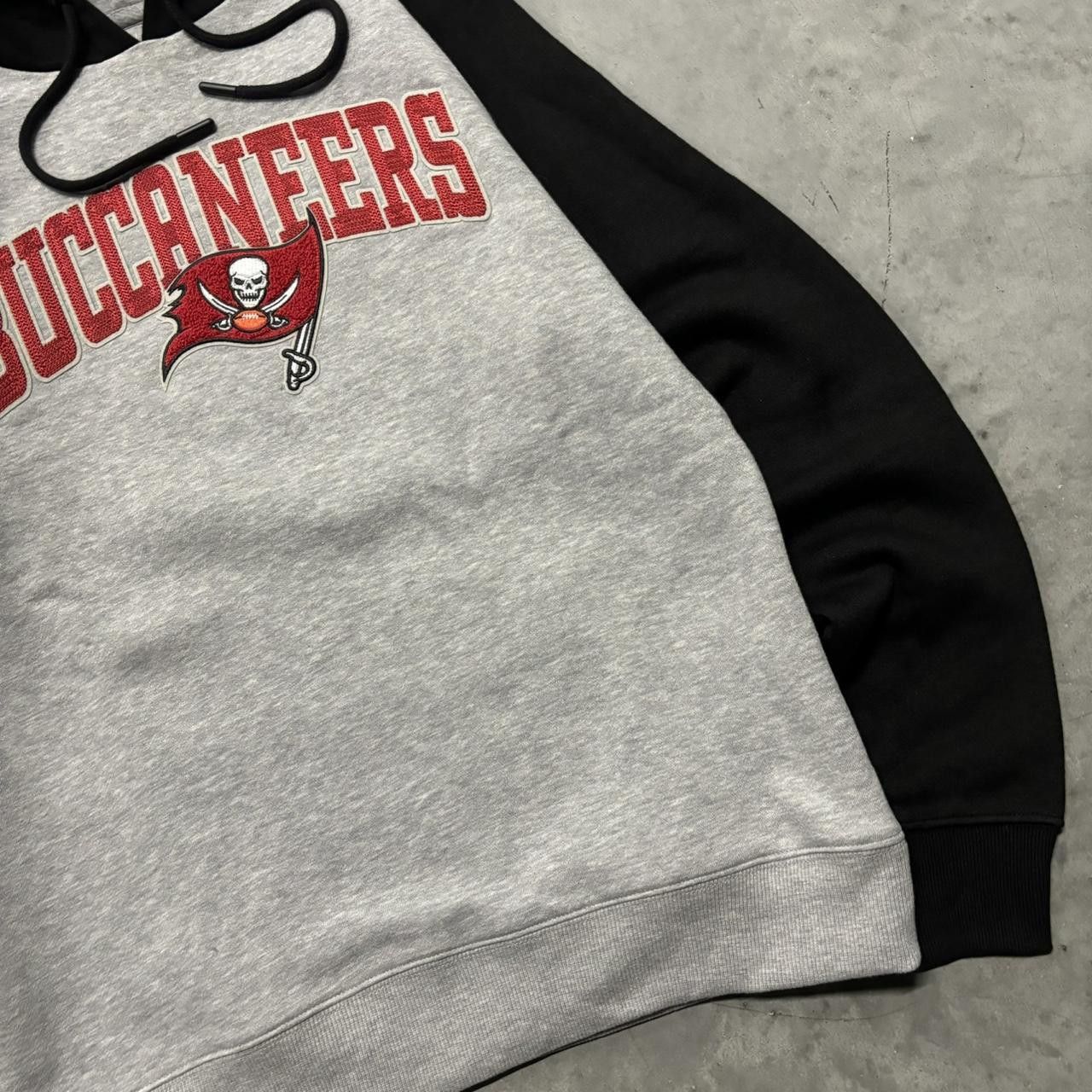 NFL × Vintage Crazy Vintage Y2K/2000s Grey Tampa Bay Buccaneers NFL Spellout Sports Hoodie! Size US S / EU 44-46 / 1 - 4 Thumbnail