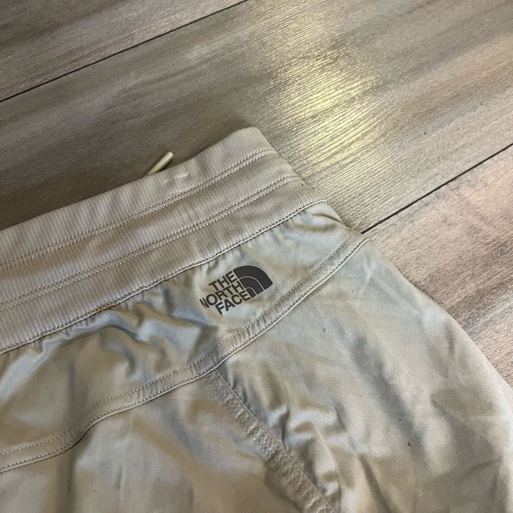 The North Face The North Face Women’s Capri Pants Khaki Size XL Hiking Trek Size 32" / US 10 / IT 46 - 4 Thumbnail