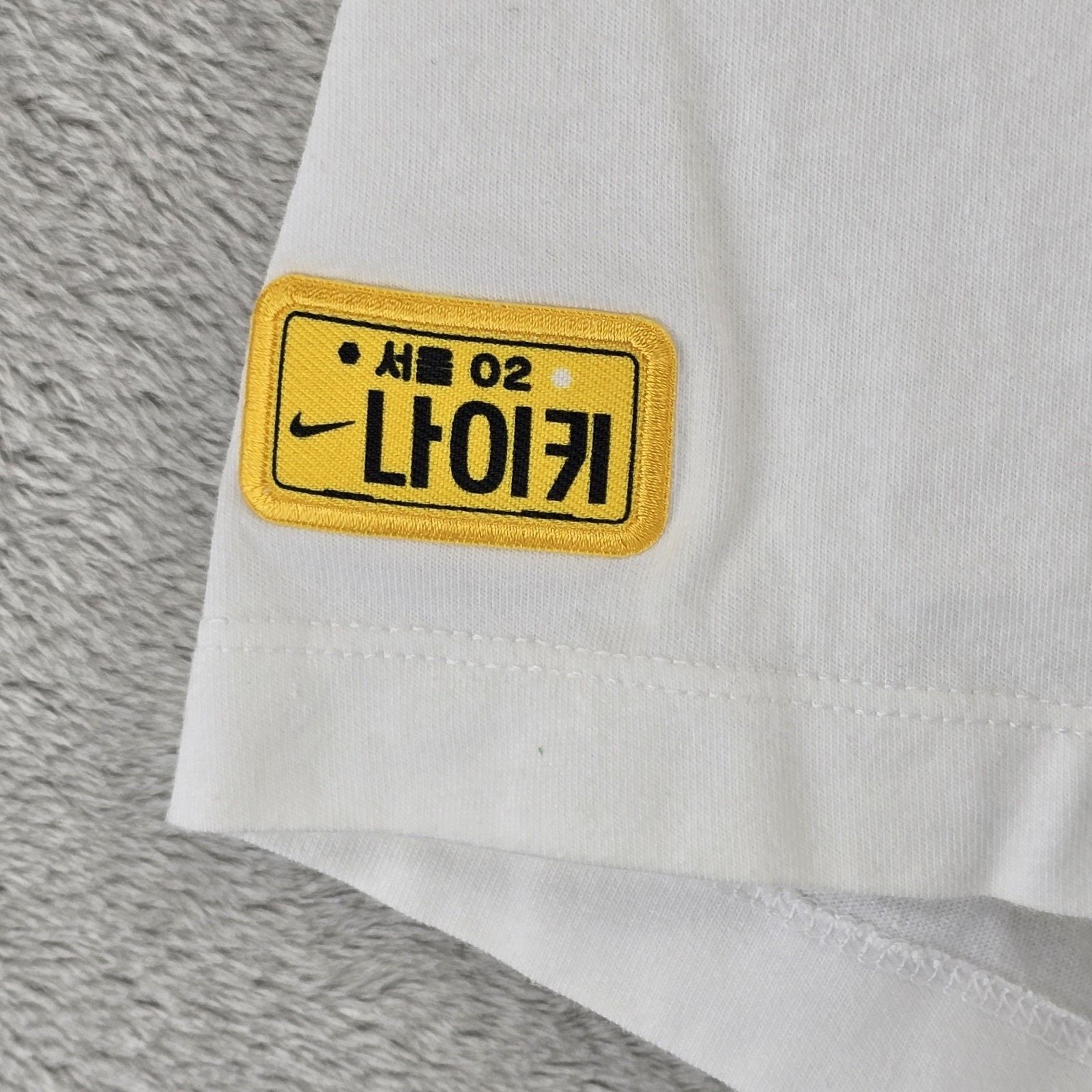 Nike Nike Seoul Run Club Shirt Mens XL White NRC Center Swoosh Size US XL / EU 56 / 4 - 5 Thumbnail