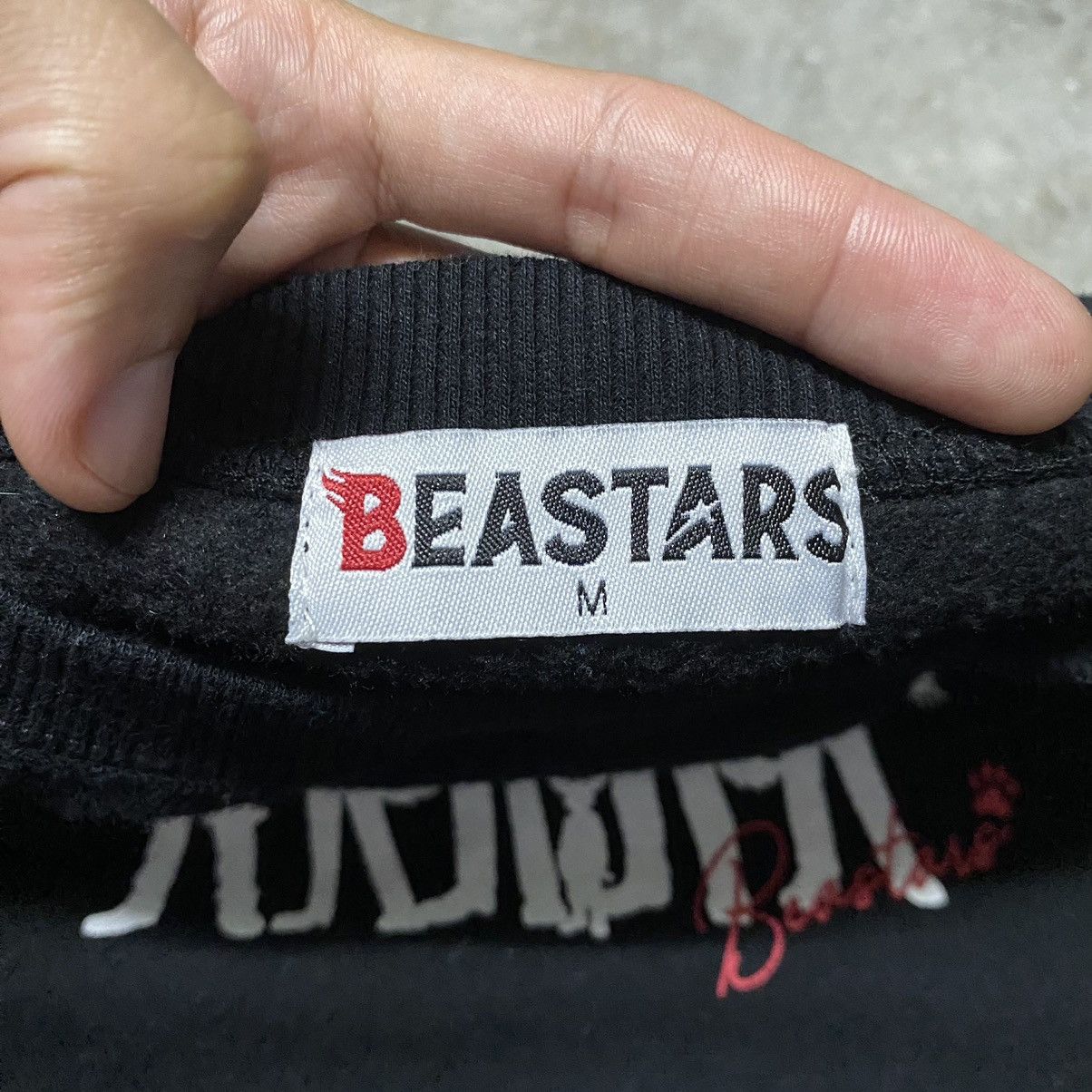 Anime BEASTARS ANIME SWEATSHIRT Size US M / EU 48-50 / 2 - 3 Thumbnail