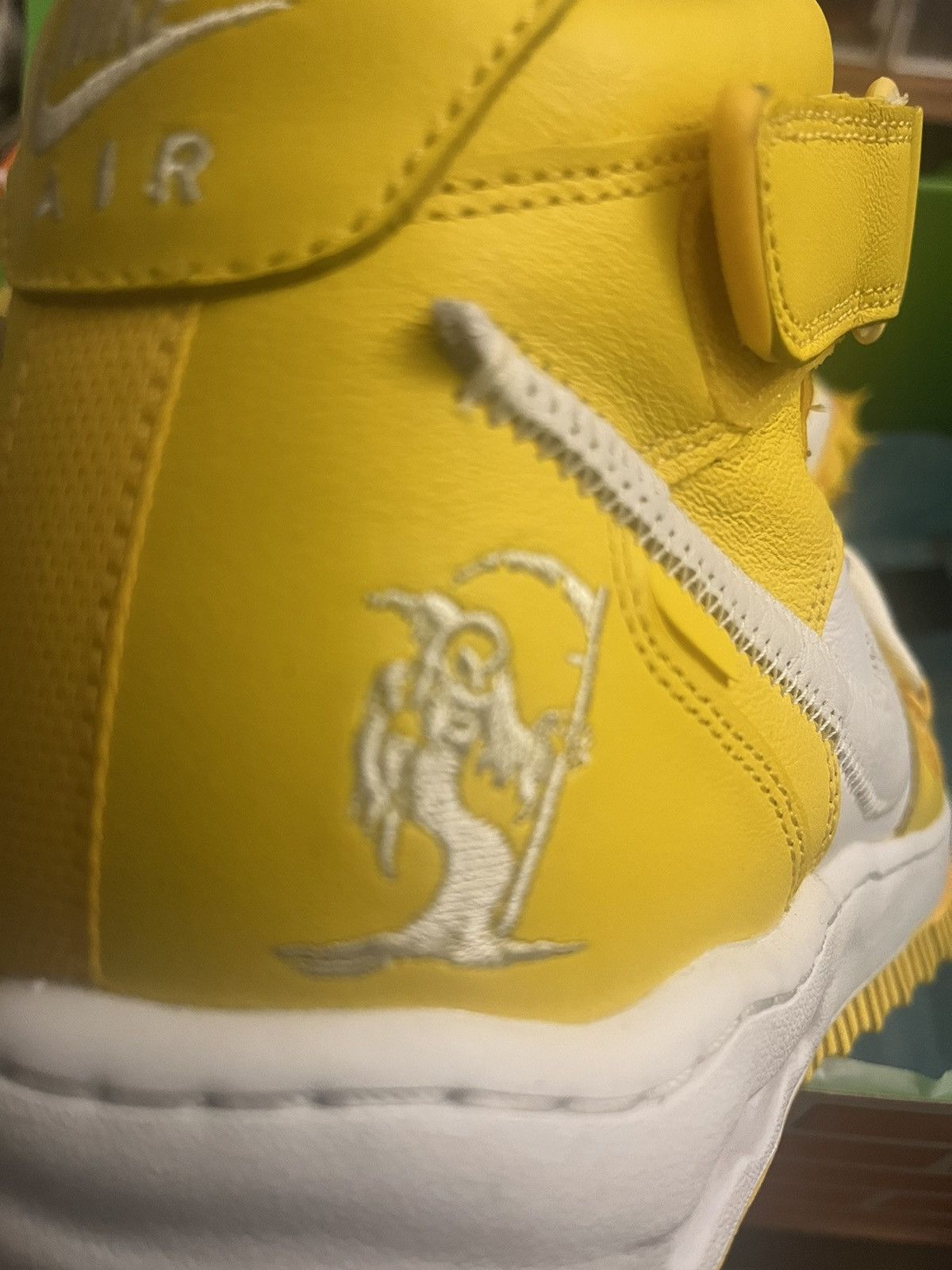 Nike × Off-White OFF-White x Nike Air Force 1 Mid Canary Size US 11 / EU 44 - 5 Thumbnail