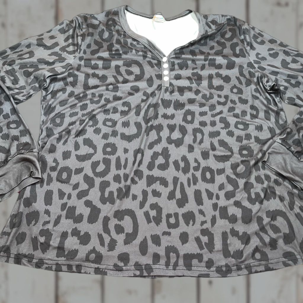Vintage Shirley & Stone Shirt Women’s 2XL Black Leopard Animal Print Knit Thermal Henley Pullover Button Neck Top Long Sleeve Size XXL / US 16-18 / IT 52-54 - 1 Thumbnail