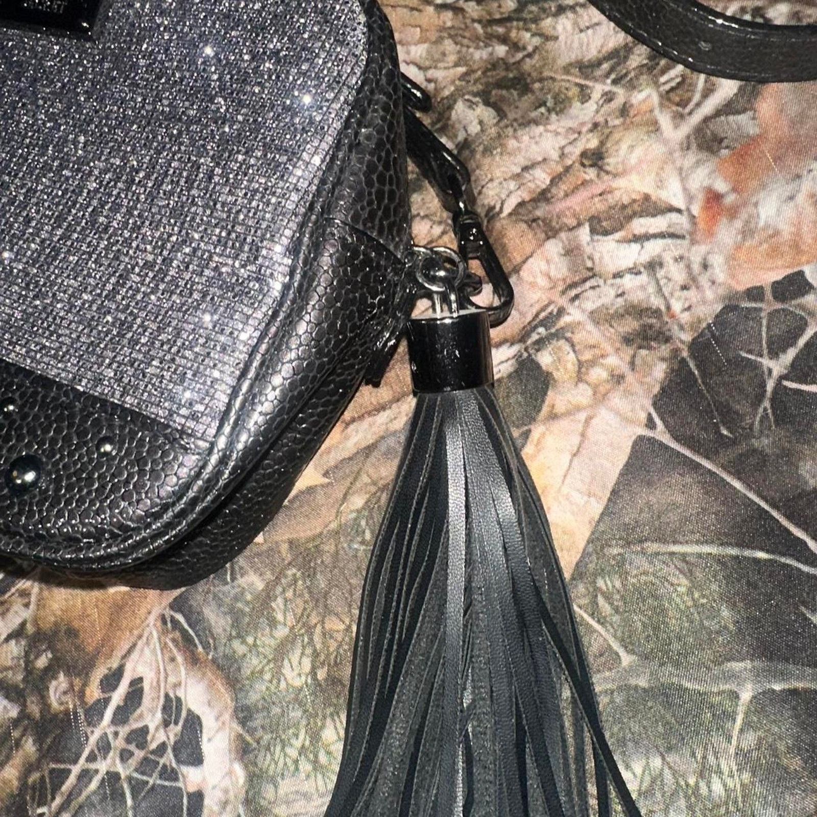 Victoria's Secret Victorias secret black sequin crossbody Size ONE SIZE - 2 Thumbnail