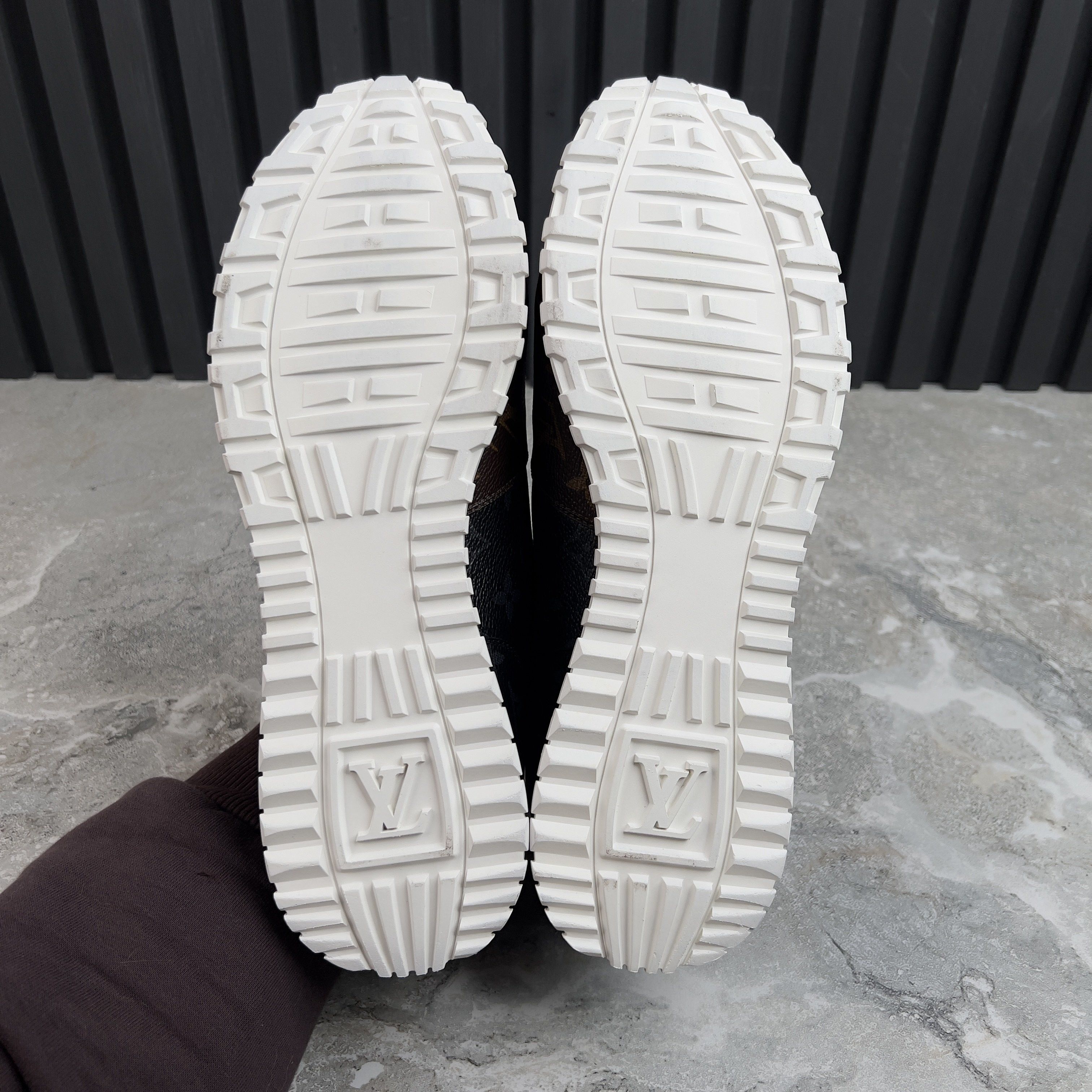 Louis Vuitton Run Away Sneakers Tri-Color Monogram Canvas Size US 8.5 / EU 41-42 - 11 Thumbnail