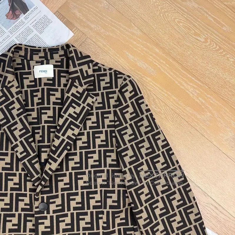 Fendi Fendi Khaki Women's Blazer in Size S . Size S / US 4 / IT 40 - 5 Thumbnail