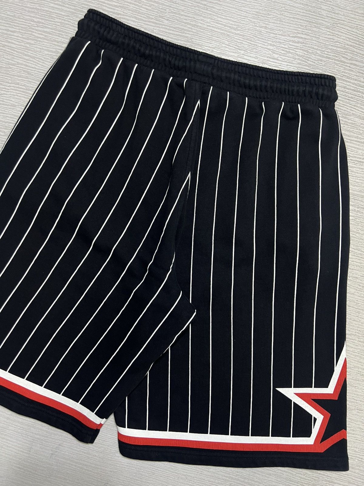 Givenchy Givenchy - Stars Stripe Sweatshorts Size US 30 / EU 46 - 11 Thumbnail