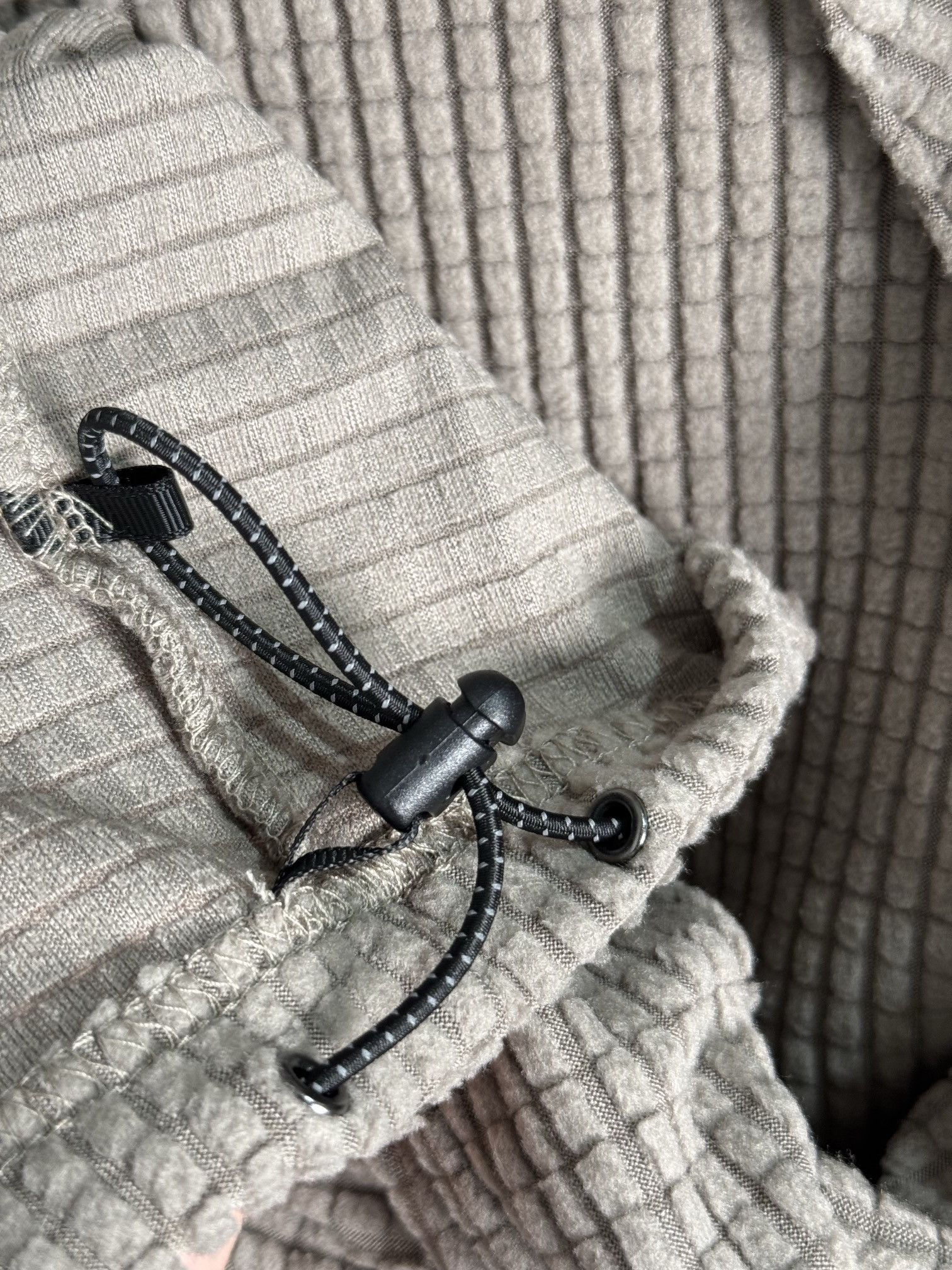 Japanese Brand DETACHABLE SLEEVE GRID FLEECE PULL OVER | Baloriginal. Size US M / EU 48-50 / 2 - 6 Thumbnail
