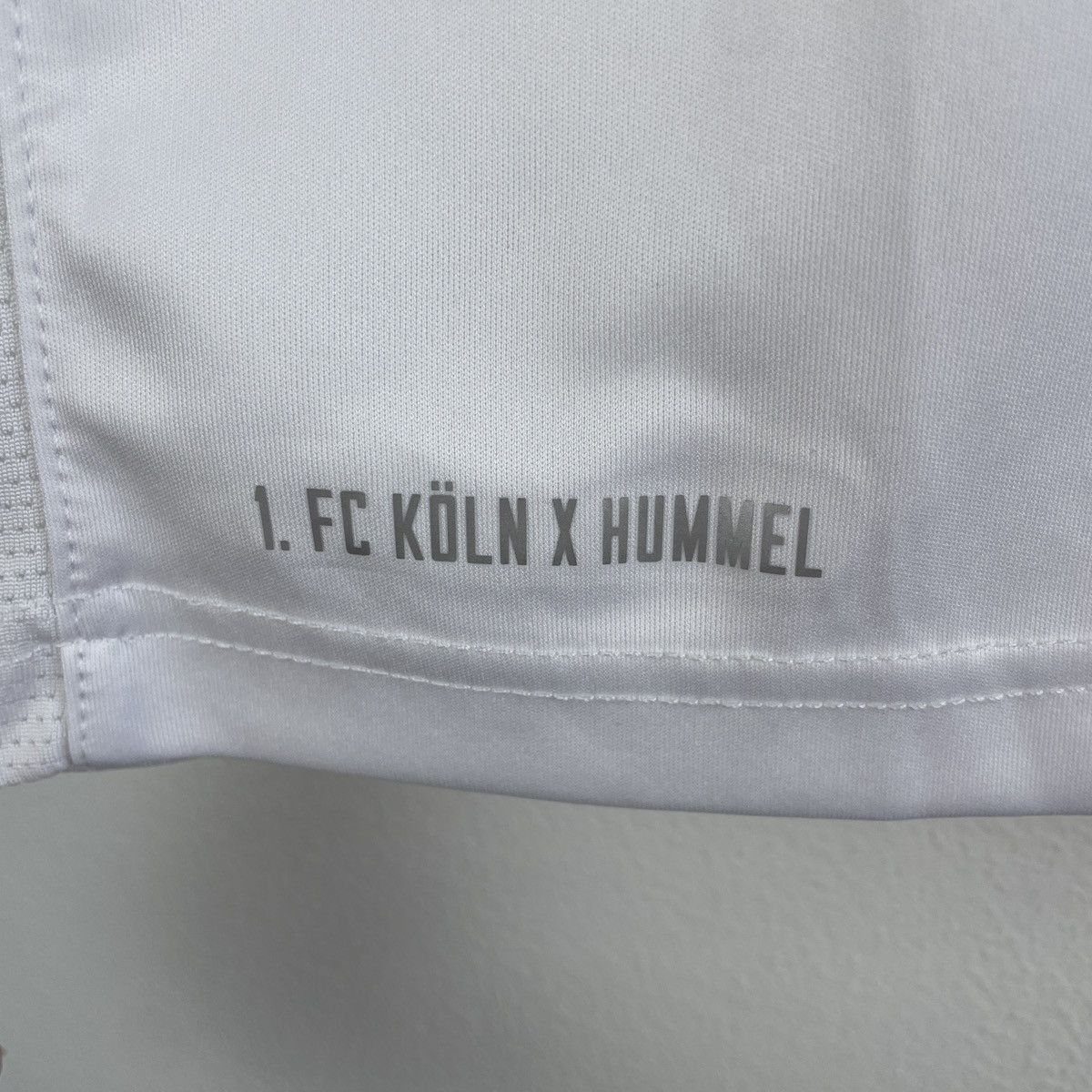 Hummel 1. FC Koln x Hummel Damion Downs Home Jersey 2022/2023 M-L Size US M / EU 48-50 / 2 - 7 Thumbnail