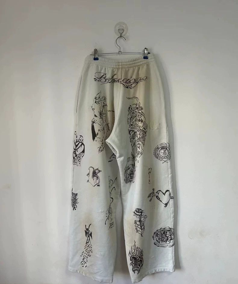 Balenciaga Balenciaga size S Tattoos, tattoos, mud-dyed graffiti pant Size US 26 / EU 42 - 2 Thumbnail