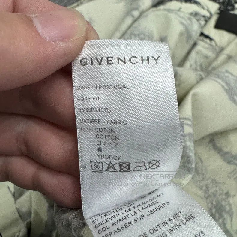 Givenchy Givenchy Gothic Full Print Short Sleeve Shirt Size US XS / EU 42 / 0 - 5 Thumbnail