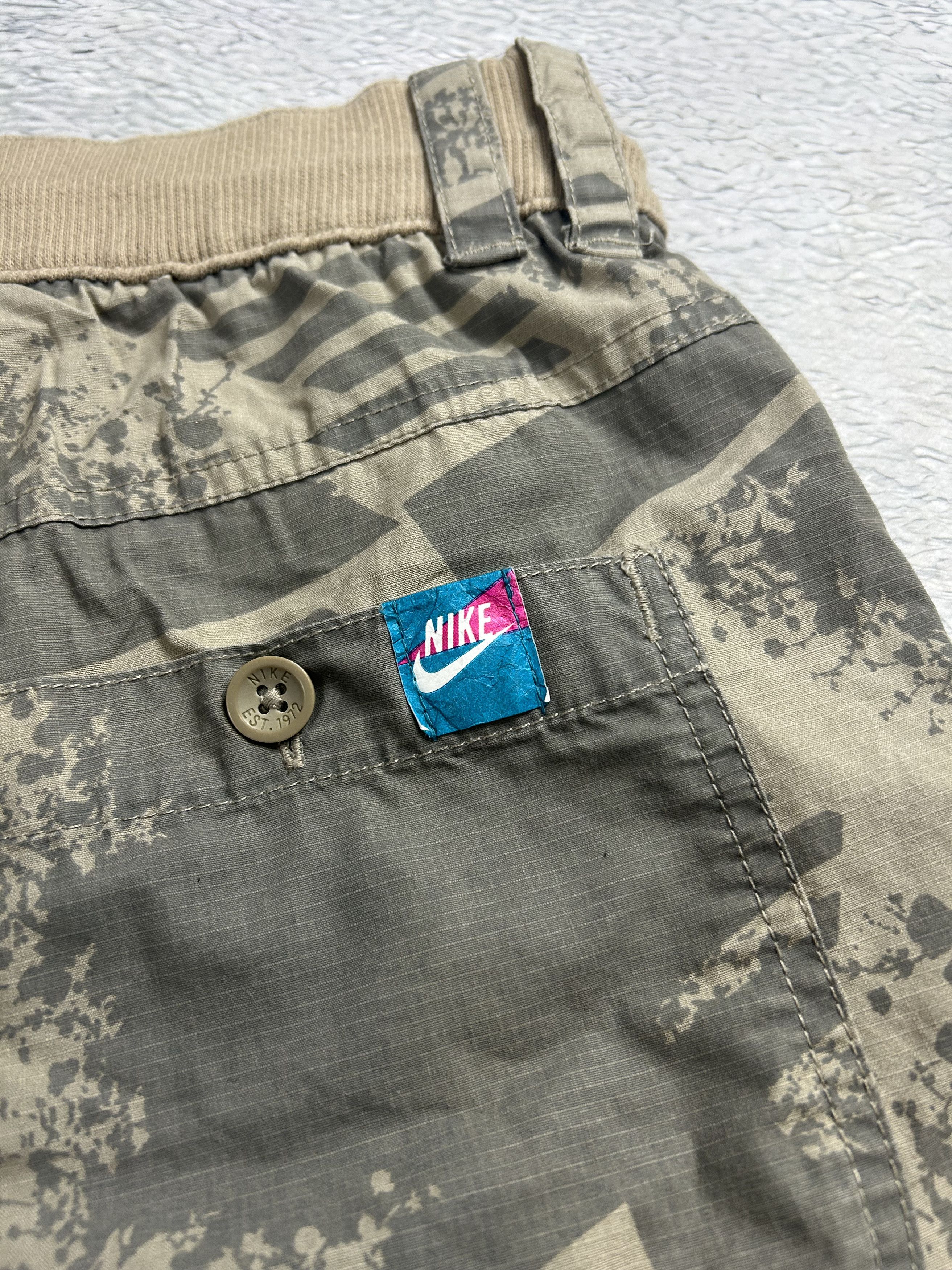 Nike × Nike ACG × Vintage Vintage Nike Cargo shorts Parachute Gold swoosh Baggy y2k Size US 32 / EU 48 - 4 Thumbnail