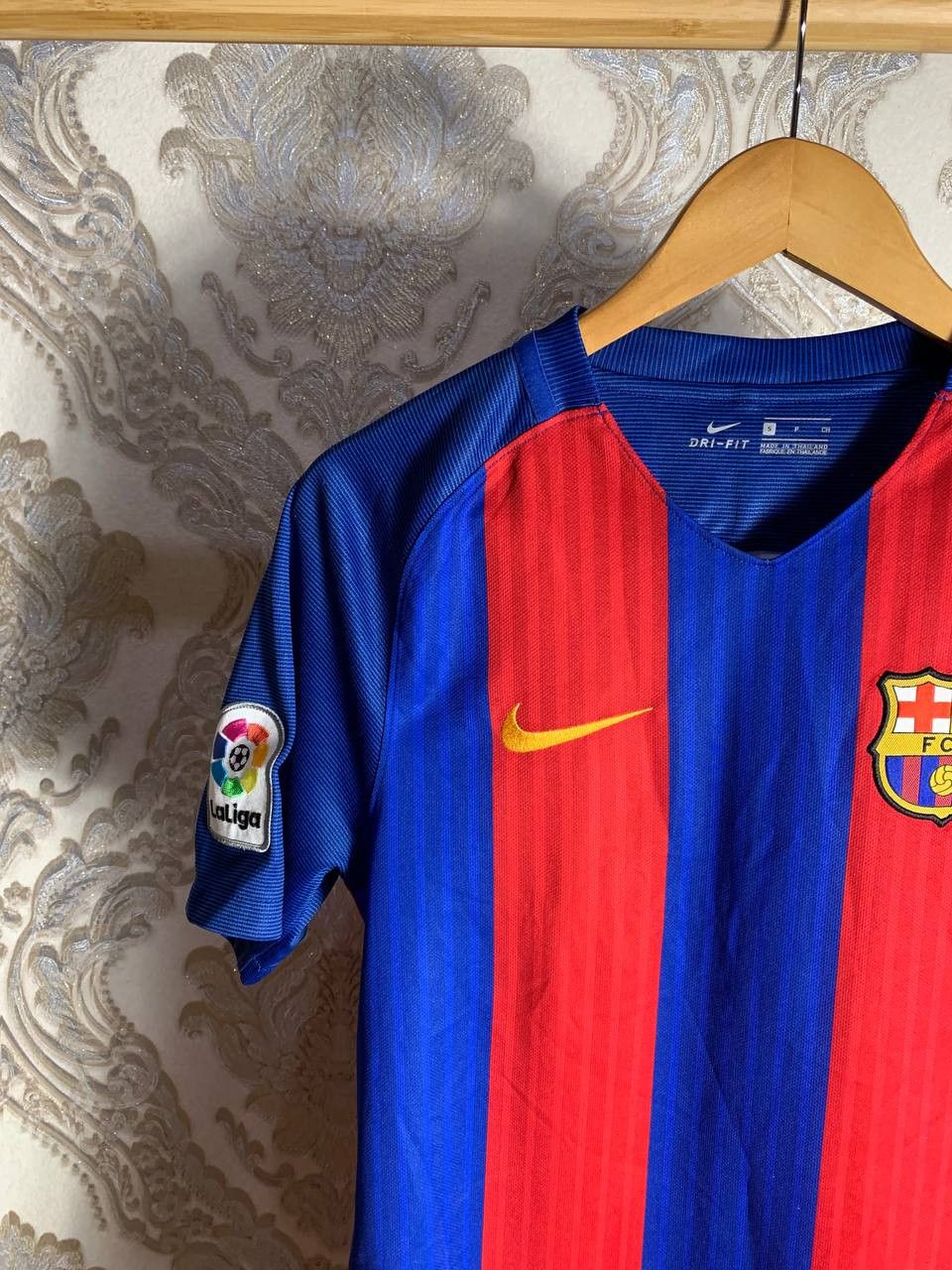 Nike Vintage Nike FC Barcelona Spain Soccer Jersey Retro Y2K Size US S / EU 44-46 / 1 - 3 Thumbnail
