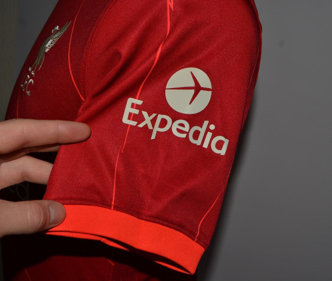 Nike LIVERPOOL HOME SHIRT FOOTBALL SOCCER JERSEY NIKE Size S Size US S / EU 44-46 / 1 - 6 Thumbnail