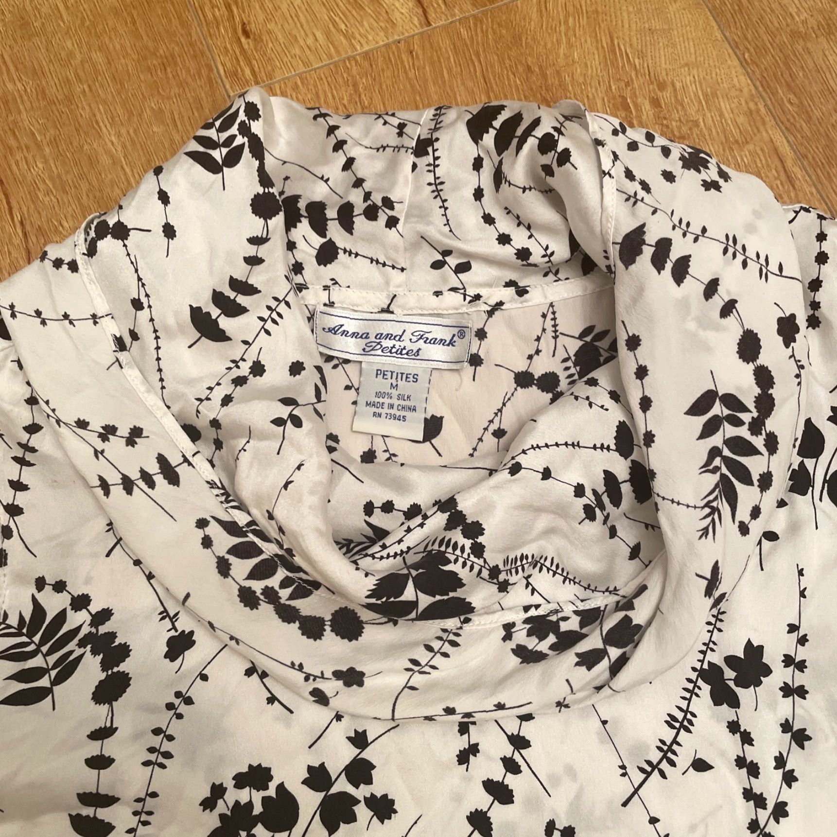 Vintage **Anna and Frank Silk Sleeveless Ivory Blouse Floral MP Romantic** User: Anna and Frank Silk Sleeveless Ivory Blouse Floral MP Romantic Size M / US 6-8 / IT 42-44 - 3 Thumbnail