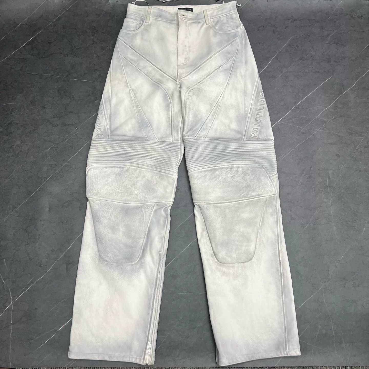 Balenciaga Balenciaga Jeans S Women Size 28" / US 6 / IT 42 - 1 Thumbnail
