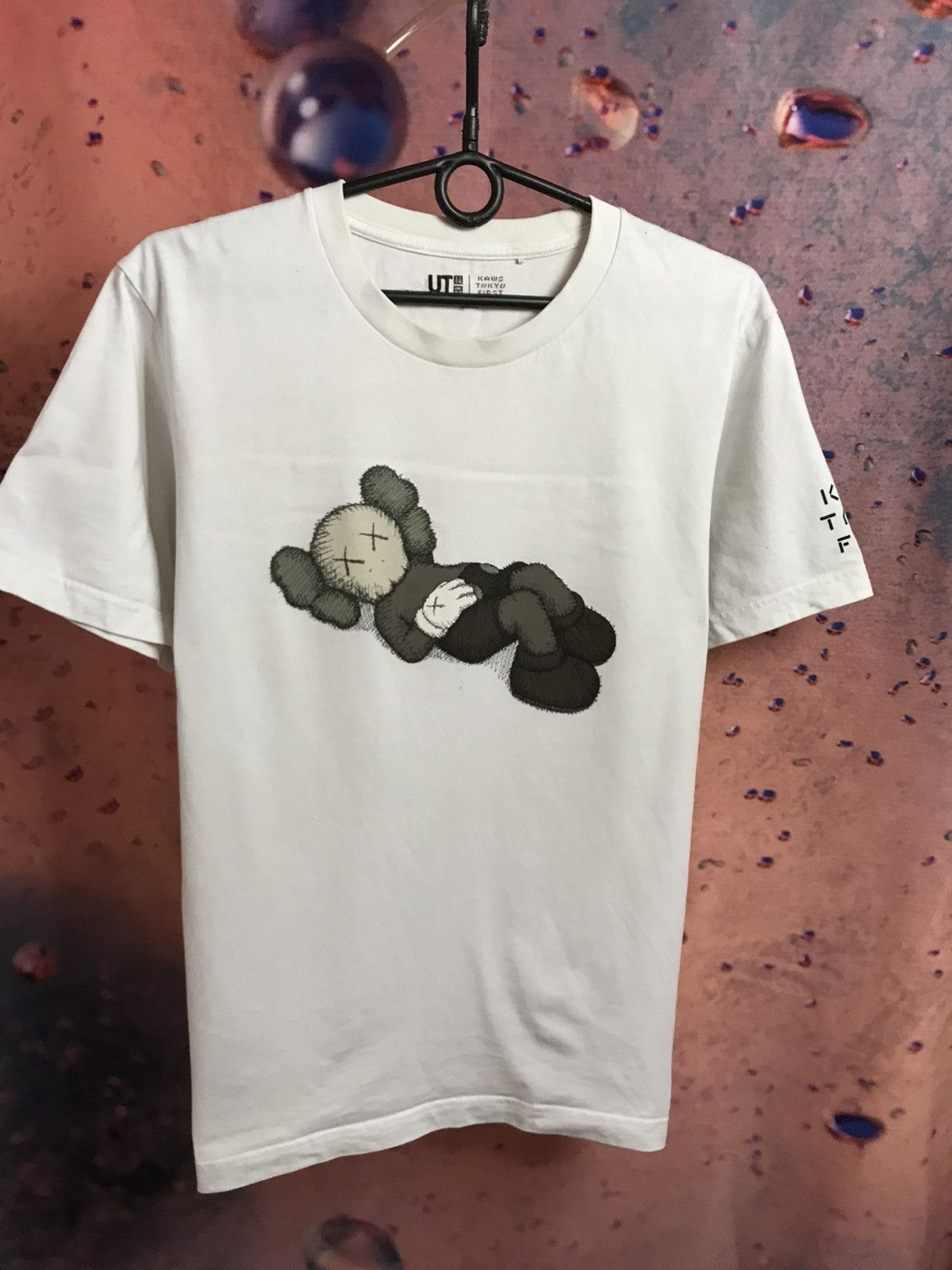 Kaws × Uniqlo Uniqlo x Kaws streetwear tee Size US M / EU 48-50 / 2 - 2 Thumbnail