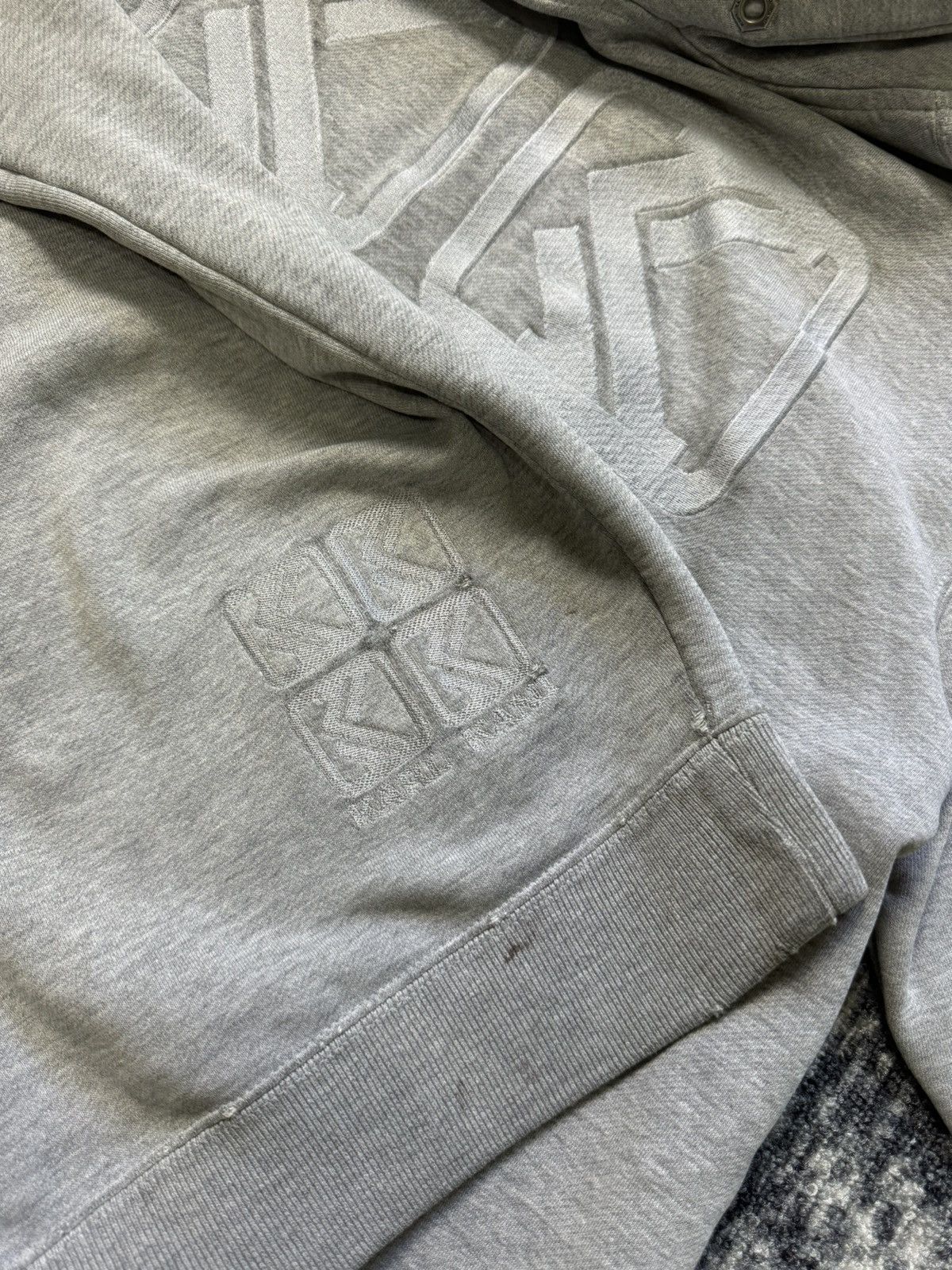 Karl Kani Vintage Karl Kani Hodies Gray Big Logo Distressed Faded Y2K Size US M / EU 48-50 / 2 - 8 Thumbnail