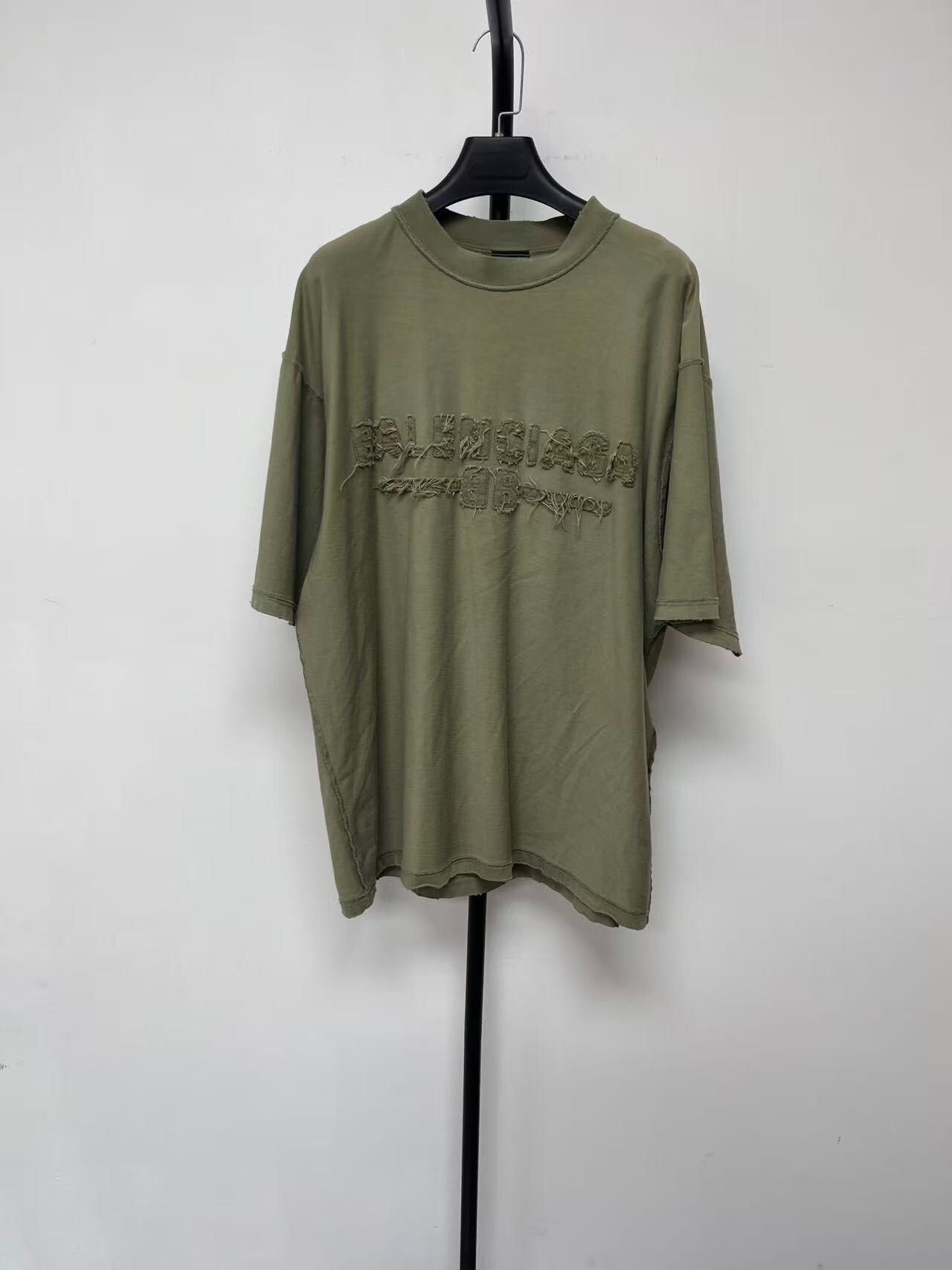 Balenciaga Balenciaga Men's Solid Retro Crewneck T-Shirt Size US S / EU 44-46 / 1 - 1 Thumbnail