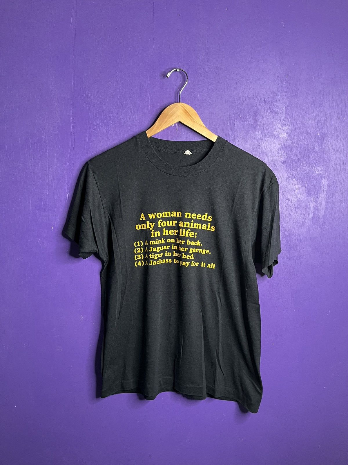 Vintage Vintage 80s A woman needs only 4 animals t-shirt Size US M / EU 48-50 / 2 - 1 Thumbnail