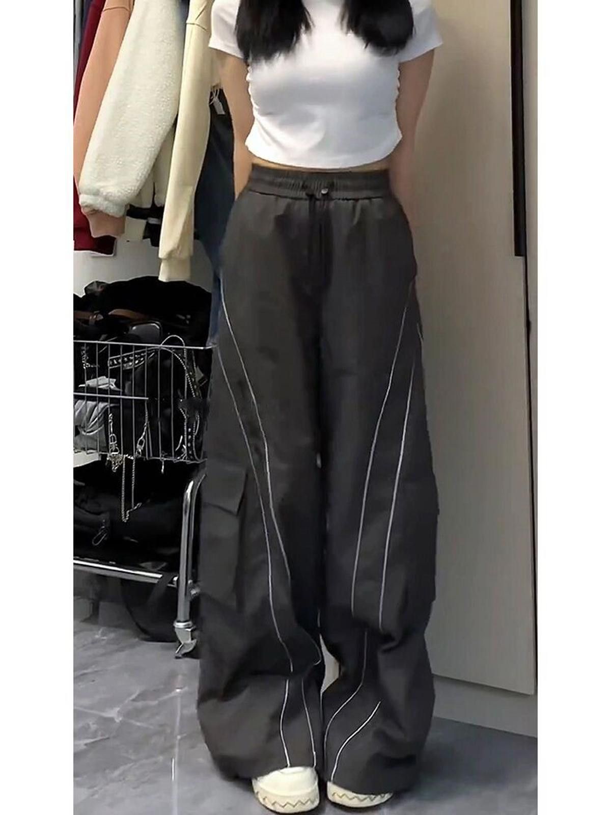 The Unbranded Brand Vintage Cargo Track Pants Oversized Y2k Sweatpants Trousers Size US 32 / EU 48 - 1 Thumbnail
