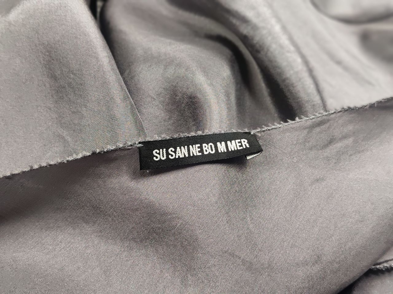Designer Susanne Bommer Design Boxy Silk Silver gray blouse Size M / US 6-8 / IT 42-44 - 18 Thumbnail