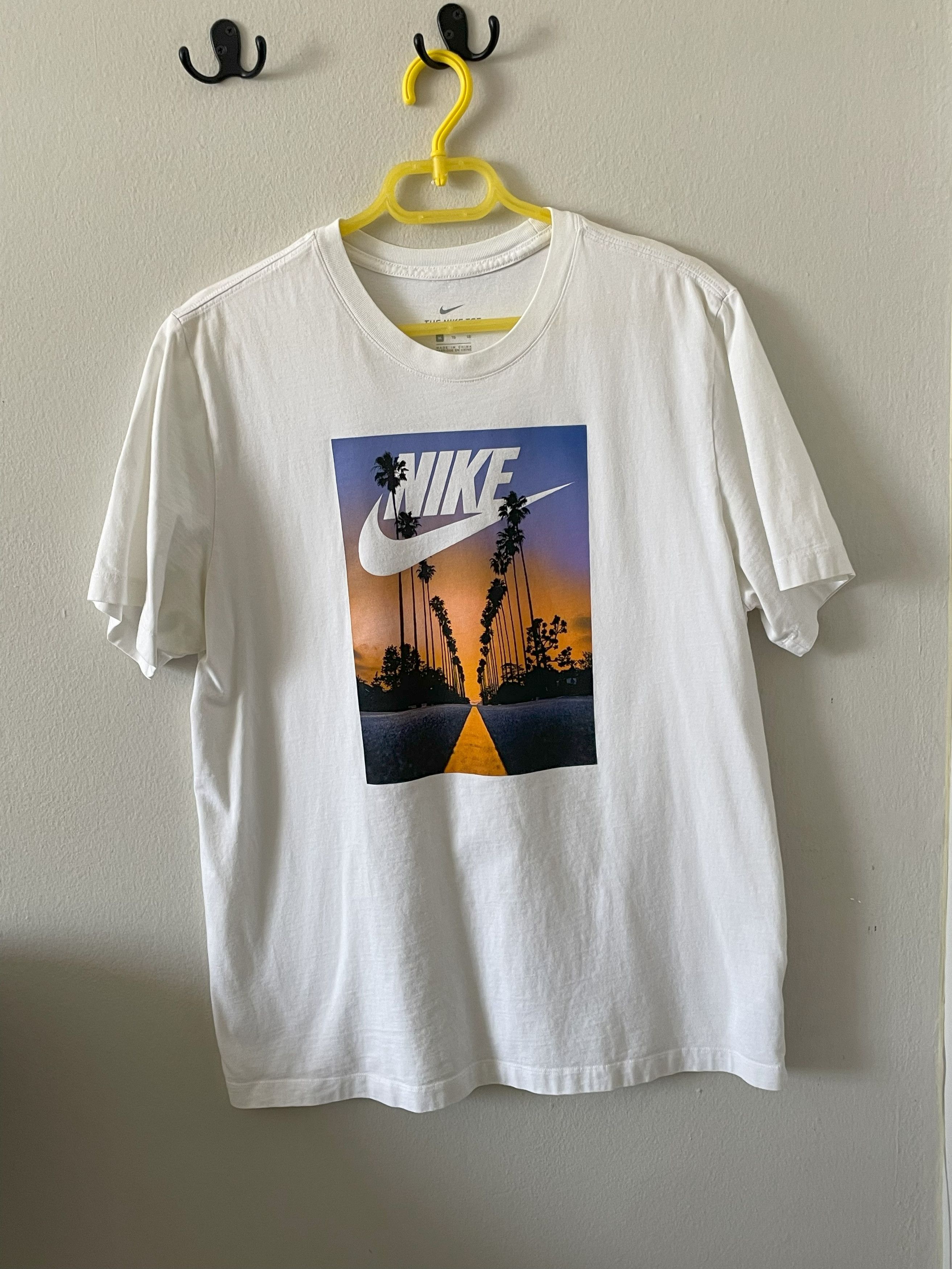 Nike Nike "Sunset Palms" White T-Shirt Size US L / EU 52-54 / 3 - 1 Thumbnail