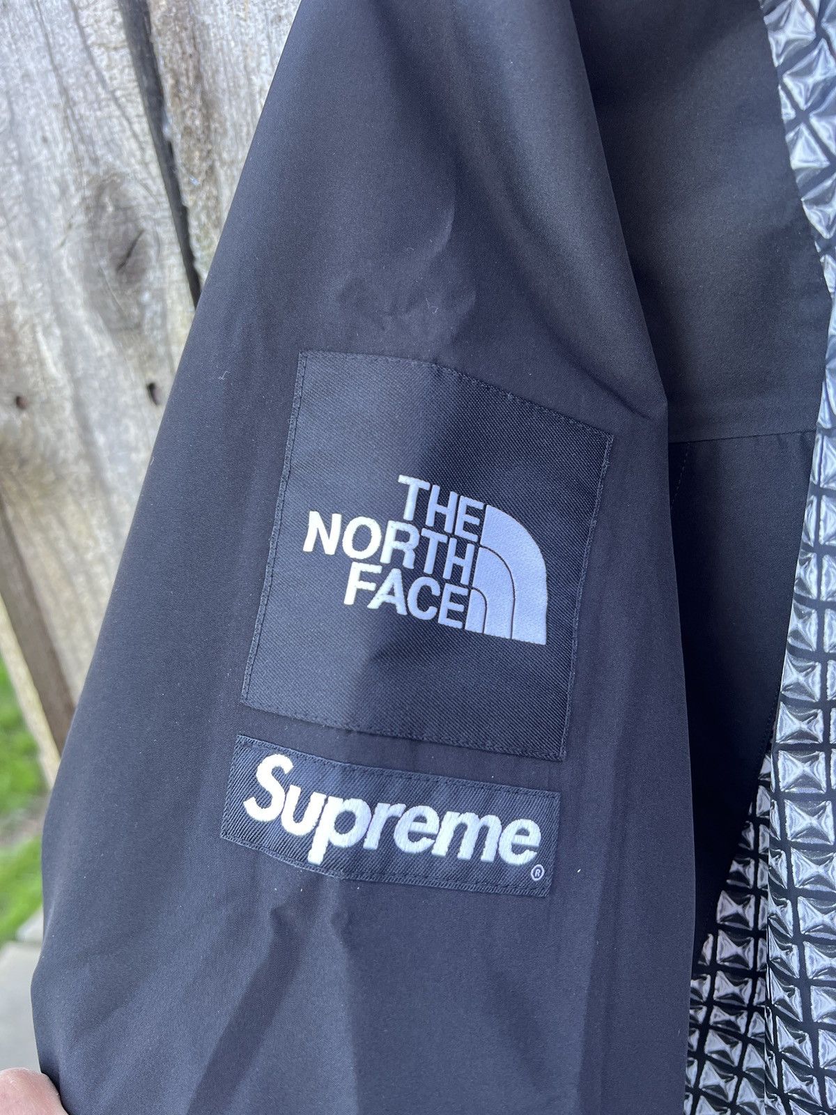 Supreme × The North Face Supreme X The North Face Studded Mountain Light Jacket NWT Size US L / EU 52-54 / 3 - 2 Thumbnail