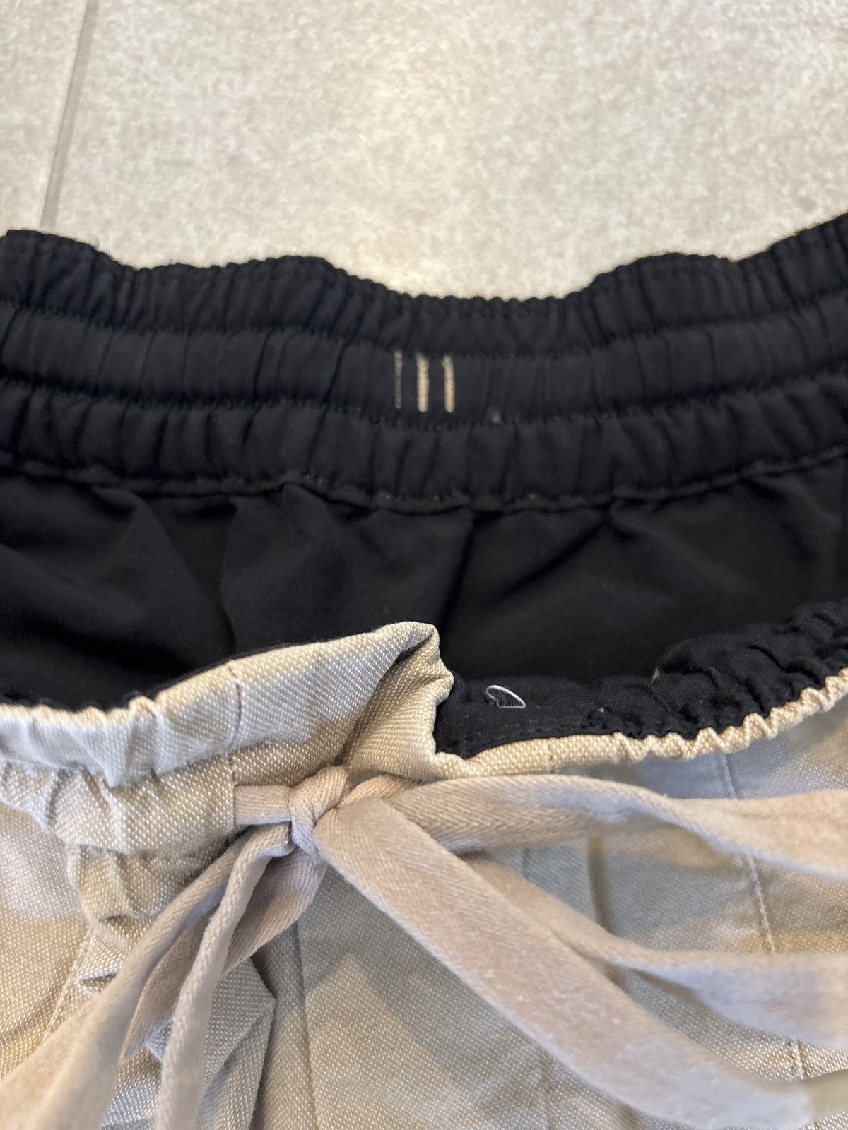 Lululemon Lululemon Khaki Shorts 5" Inseam Size US 30 / EU 46 - 4 Thumbnail